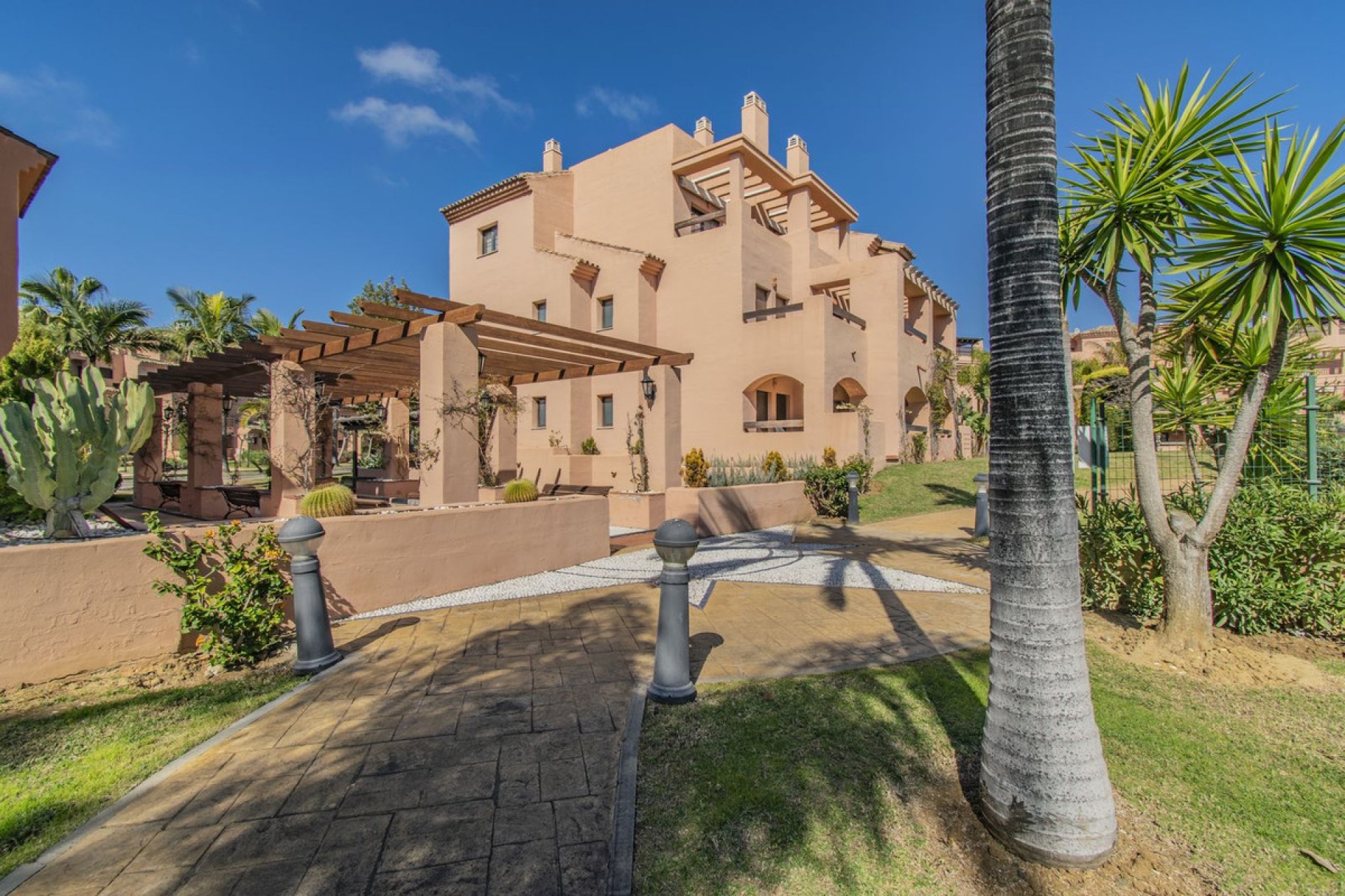 Resale - Apartment - Middle Floor Apartment - Estepona - Hacienda del Sol