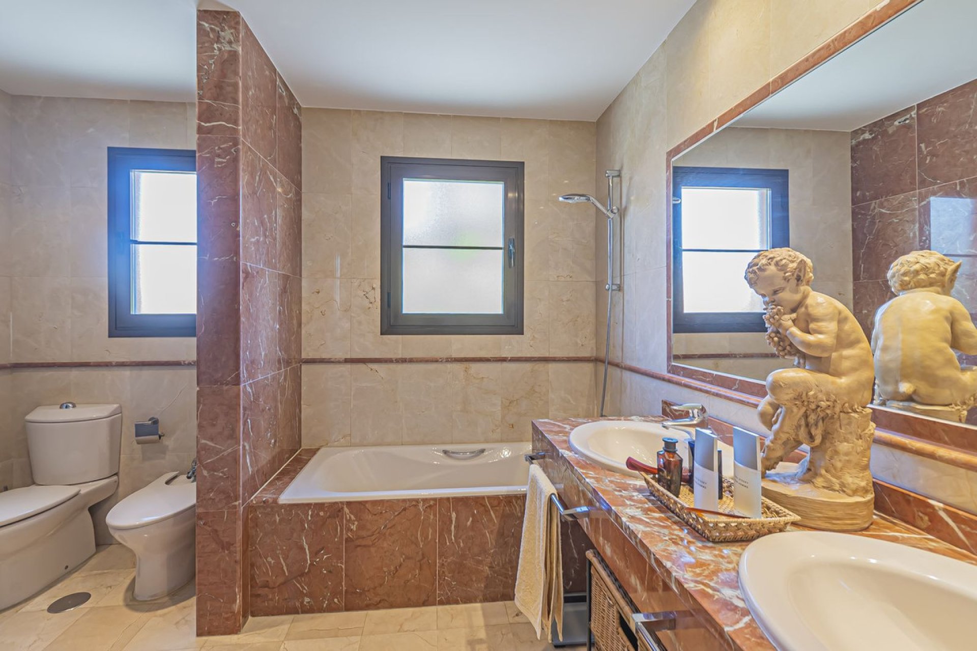 Resale - Apartment - Middle Floor Apartment - Estepona - Hacienda del Sol