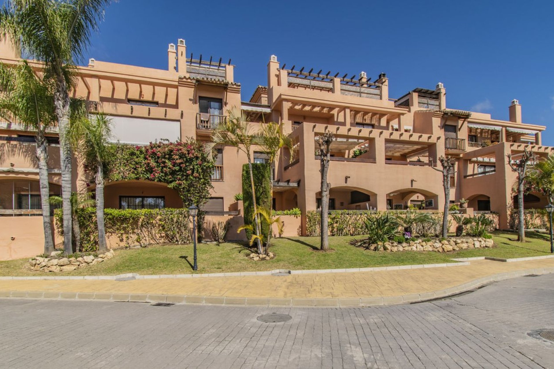 Resale - Apartment - Middle Floor Apartment - Estepona - Hacienda del Sol