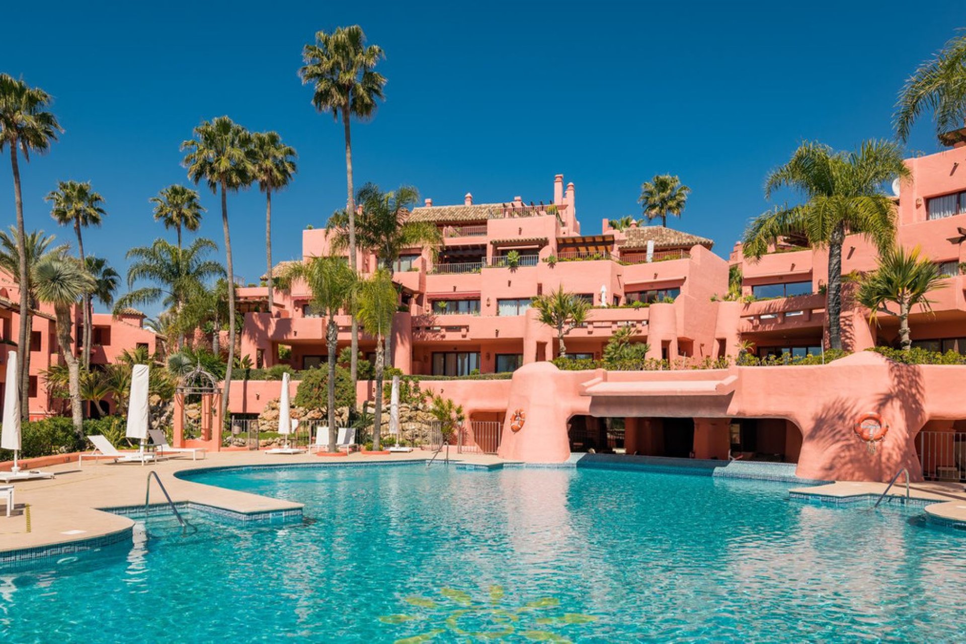 Resale - Apartment - Middle Floor Apartment - Estepona - New Golden Mile