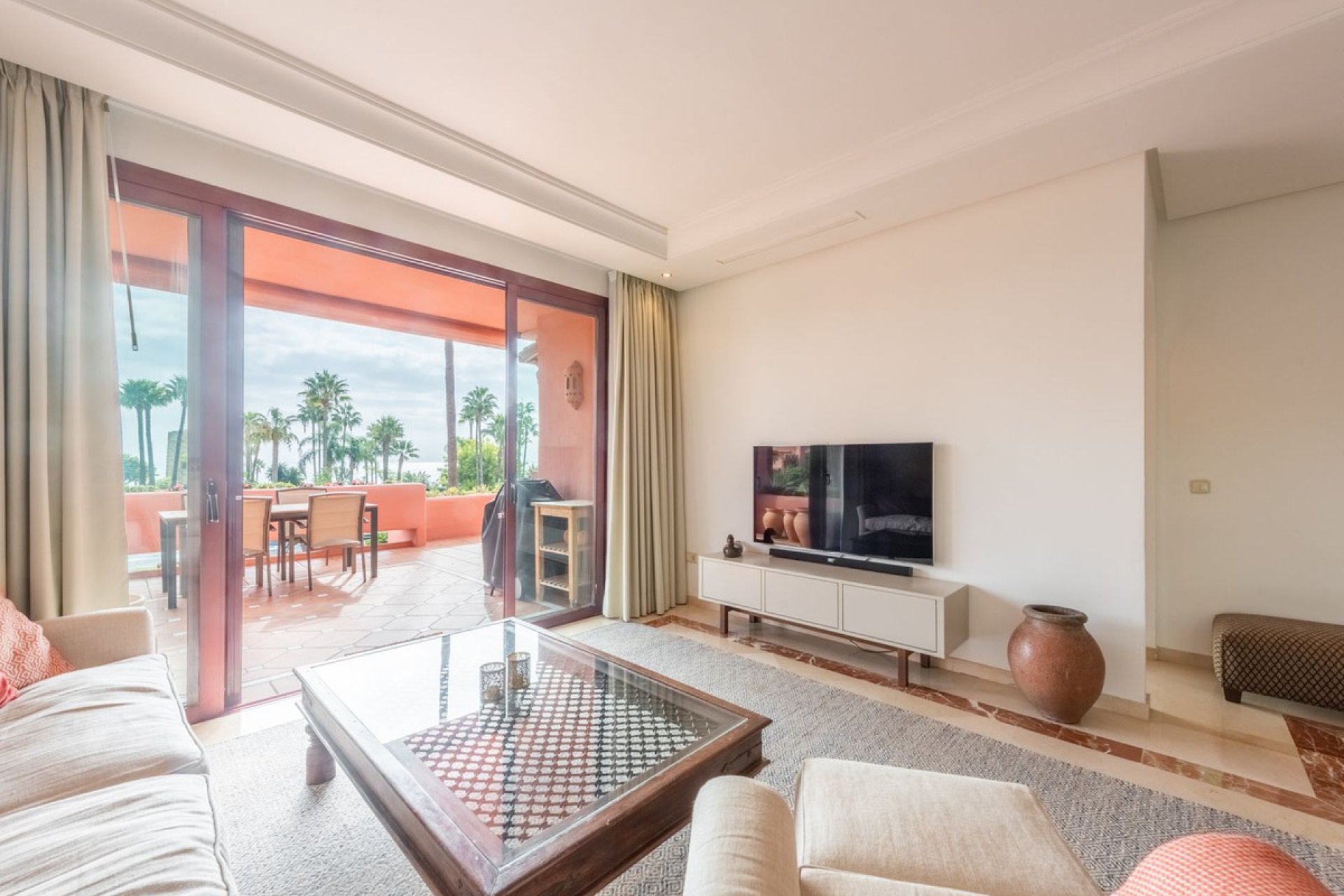 Resale - Apartment - Middle Floor Apartment - Estepona - New Golden Mile