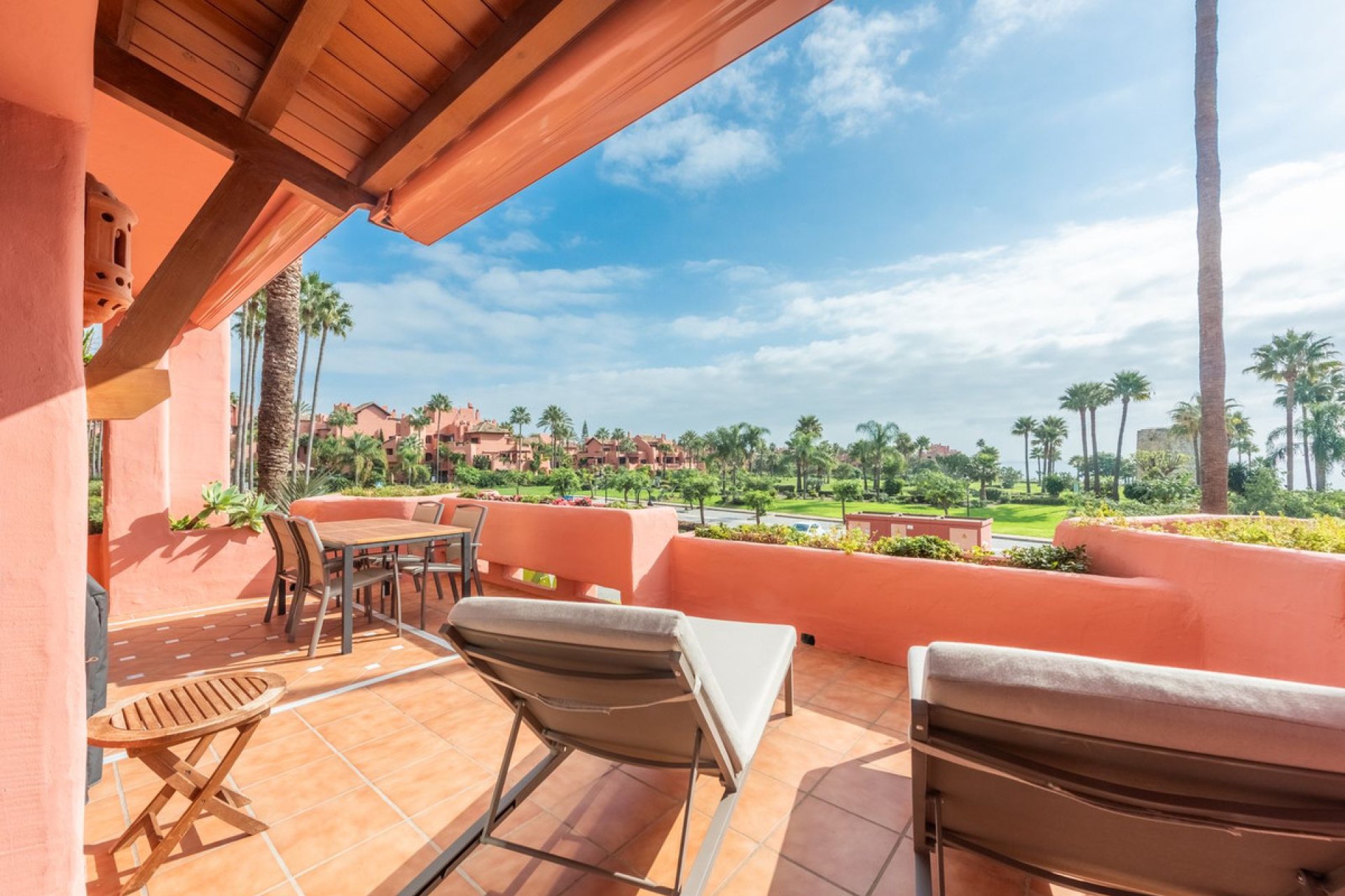 Resale - Apartment - Middle Floor Apartment - Estepona - New Golden Mile