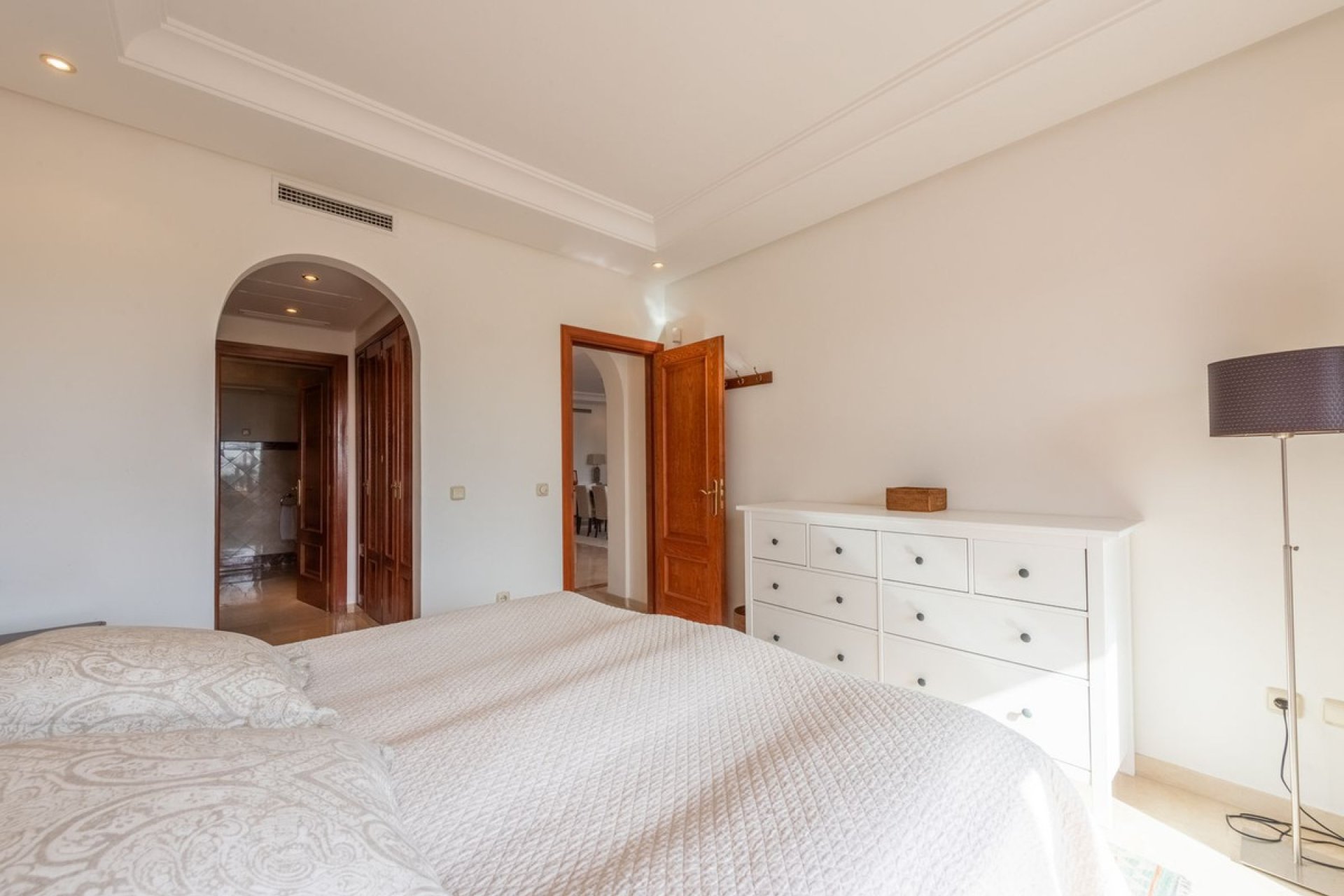 Resale - Apartment - Middle Floor Apartment - Estepona - New Golden Mile