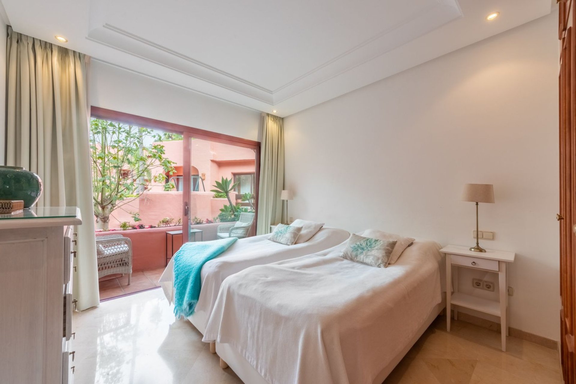 Resale - Apartment - Middle Floor Apartment - Estepona - New Golden Mile