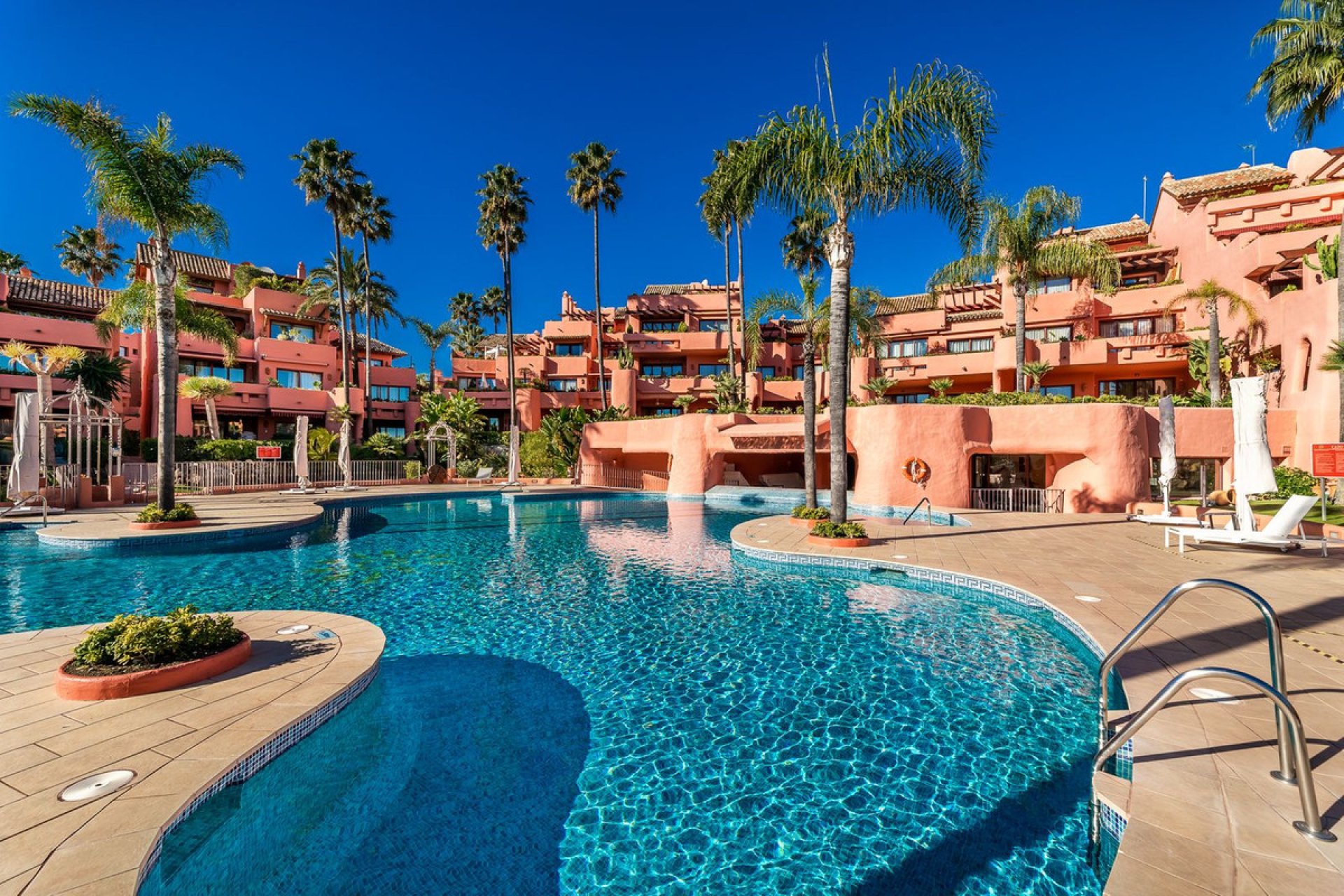 Resale - Apartment - Middle Floor Apartment - Estepona - New Golden Mile