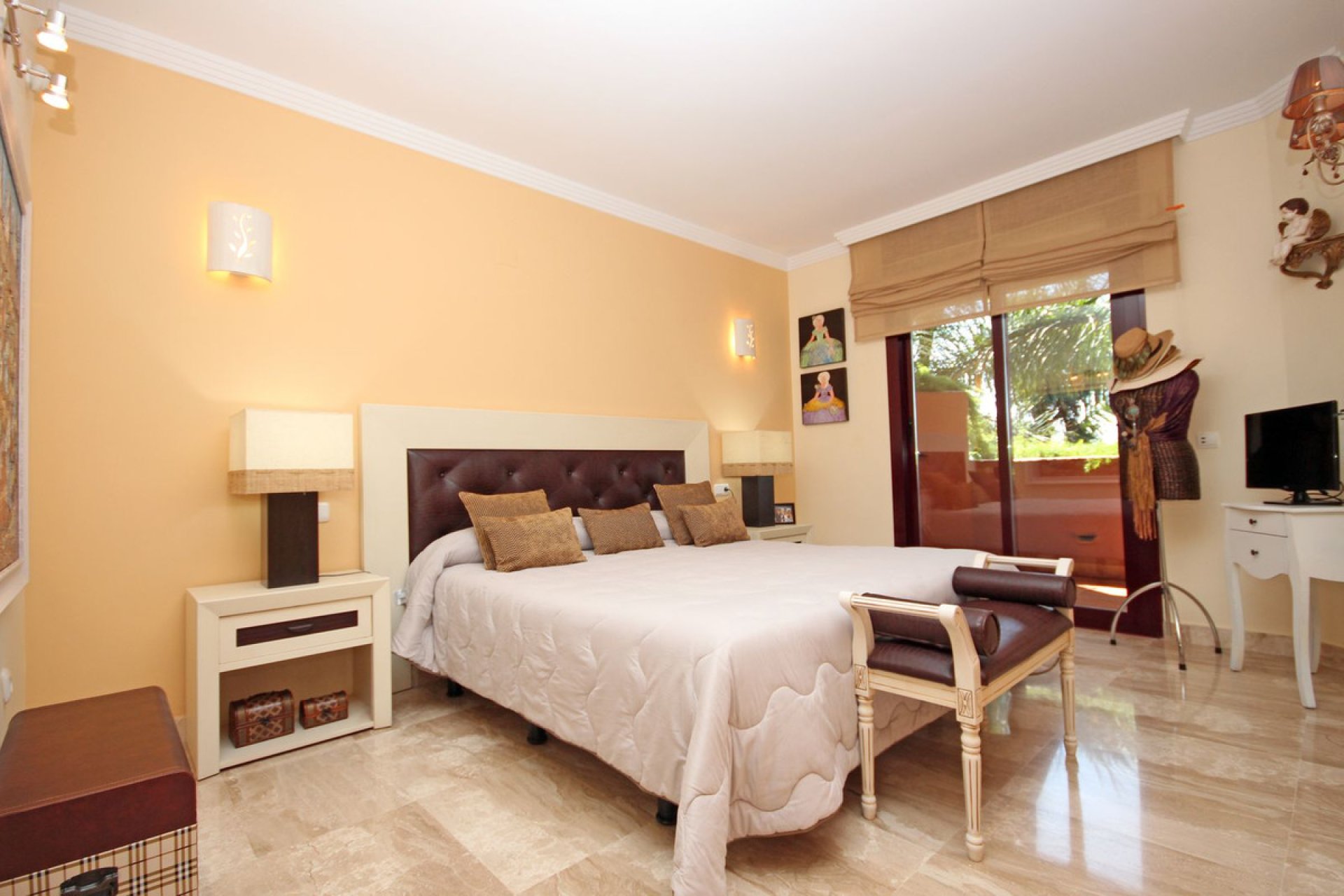 Resale - Apartment - Middle Floor Apartment - Estepona - New Golden Mile