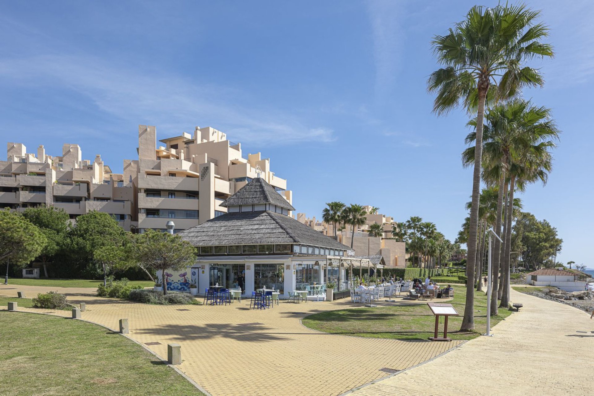 Resale - Apartment - Middle Floor Apartment - Estepona - New Golden Mile