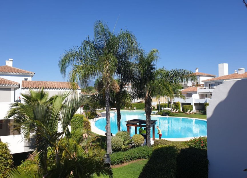 Resale - Apartment - Middle Floor Apartment - Estepona - New Golden Mile
