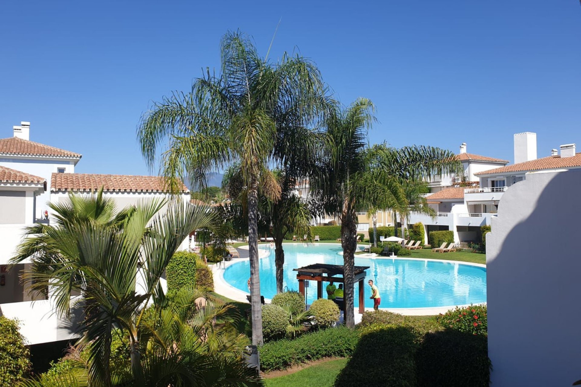 Resale - Apartment - Middle Floor Apartment - Estepona - New Golden Mile
