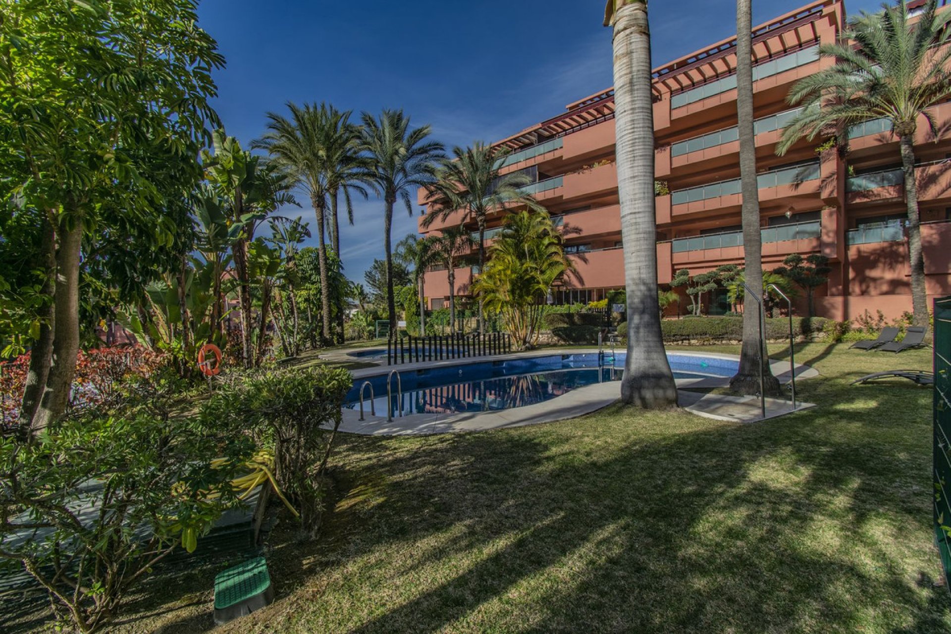 Resale - Apartment - Middle Floor Apartment - Estepona - New Golden Mile