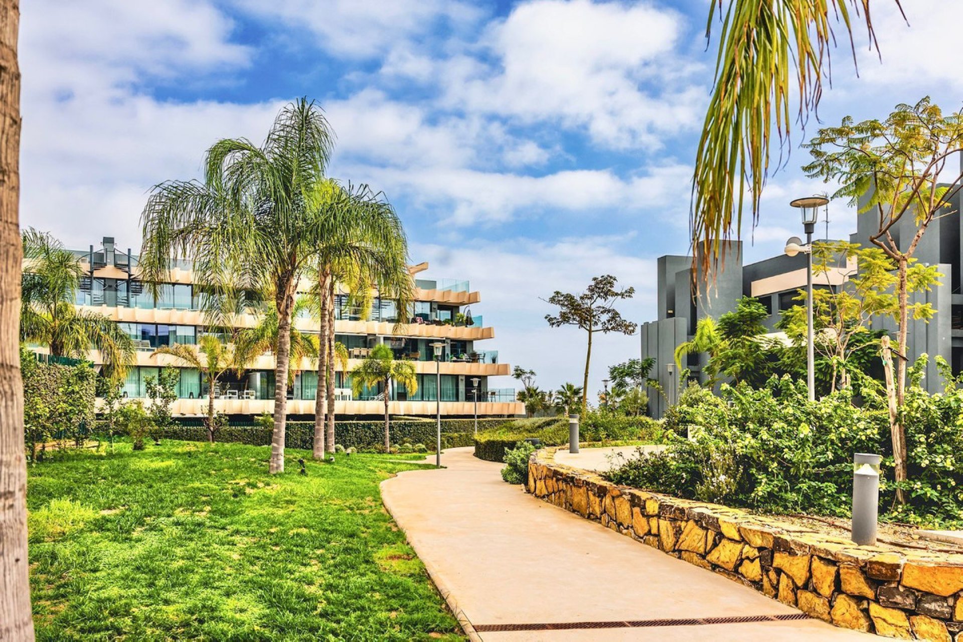 Resale - Apartment - Middle Floor Apartment - Estepona - New Golden Mile