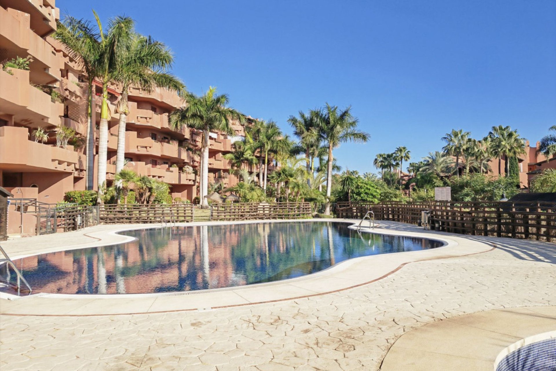 Resale - Apartment - Middle Floor Apartment - Estepona - New Golden Mile