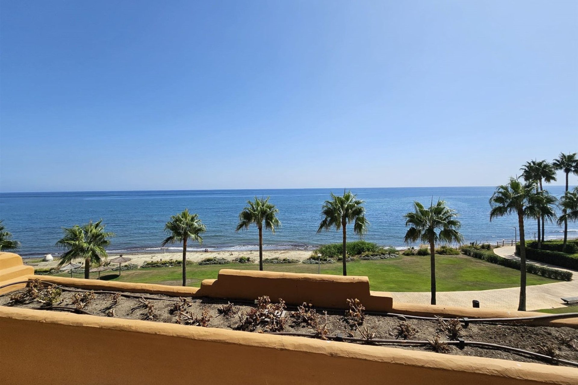 Resale - Apartment - Middle Floor Apartment - Estepona - New Golden Mile