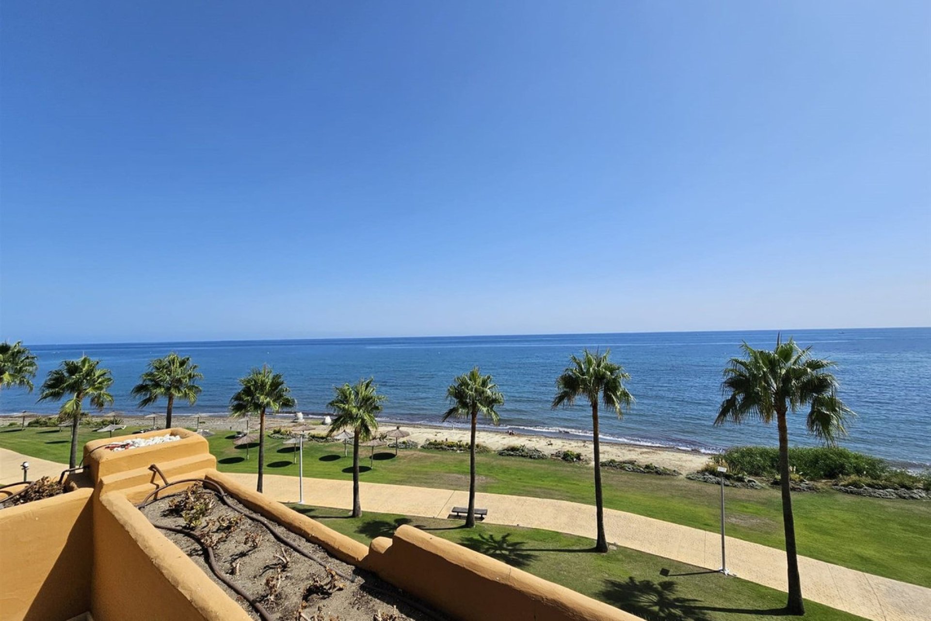 Resale - Apartment - Middle Floor Apartment - Estepona - New Golden Mile