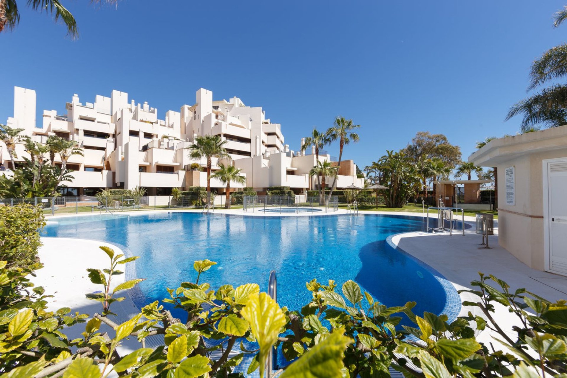 Resale - Apartment - Middle Floor Apartment - Estepona - New Golden Mile