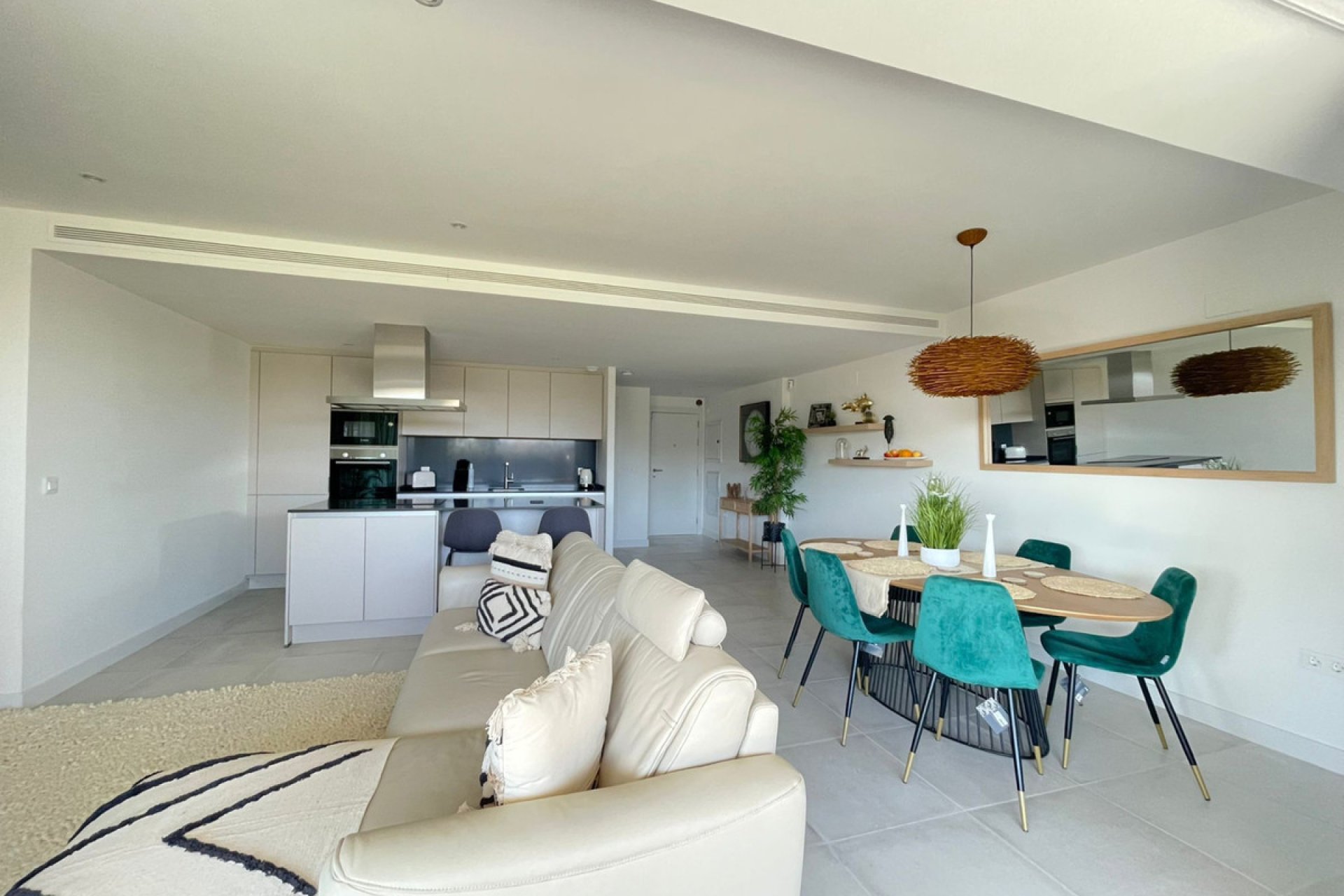 Resale - Apartment - Middle Floor Apartment - Estepona - New Golden Mile