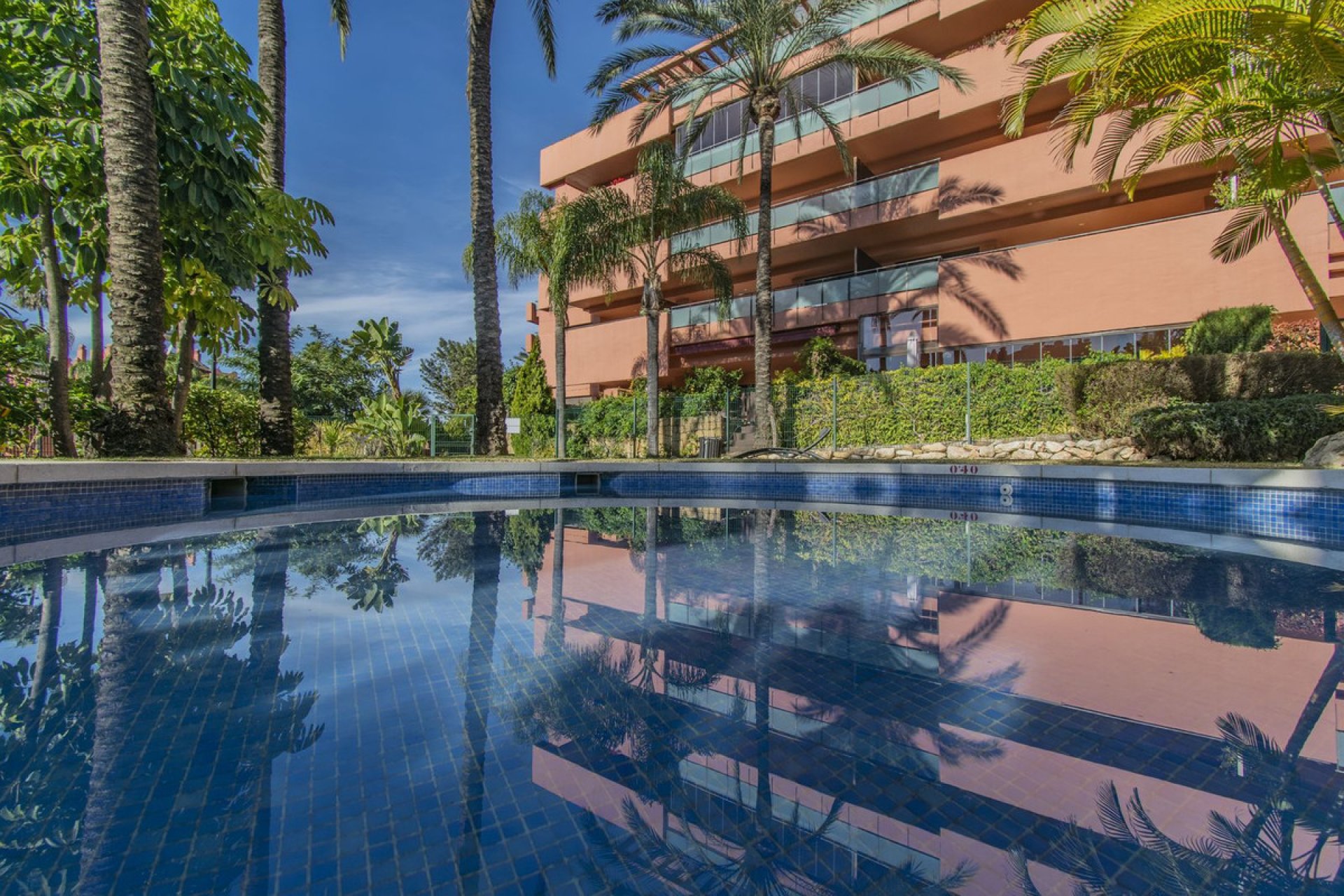 Resale - Apartment - Middle Floor Apartment - Estepona - New Golden Mile