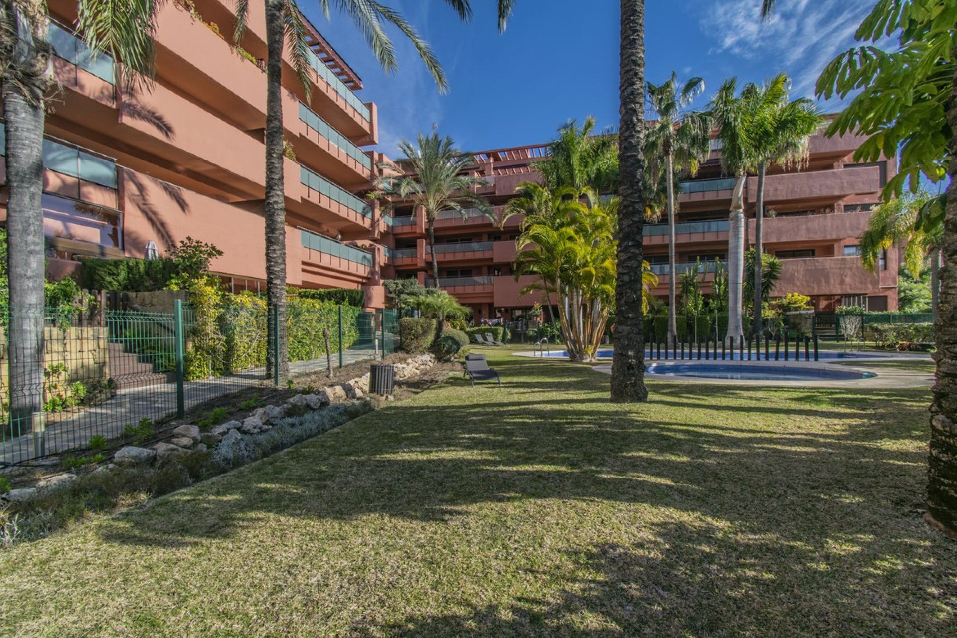 Resale - Apartment - Middle Floor Apartment - Estepona - New Golden Mile