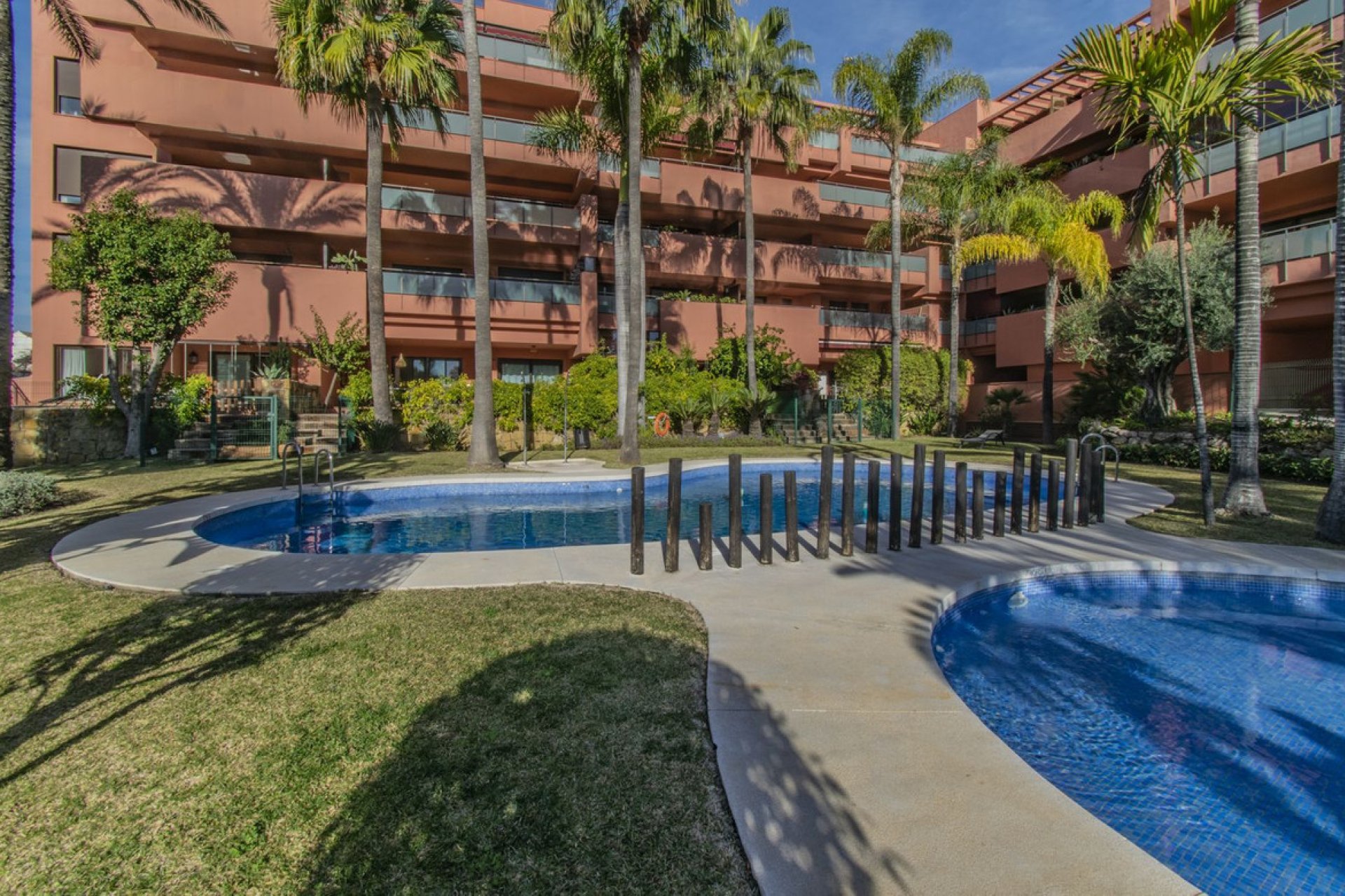 Resale - Apartment - Middle Floor Apartment - Estepona - New Golden Mile