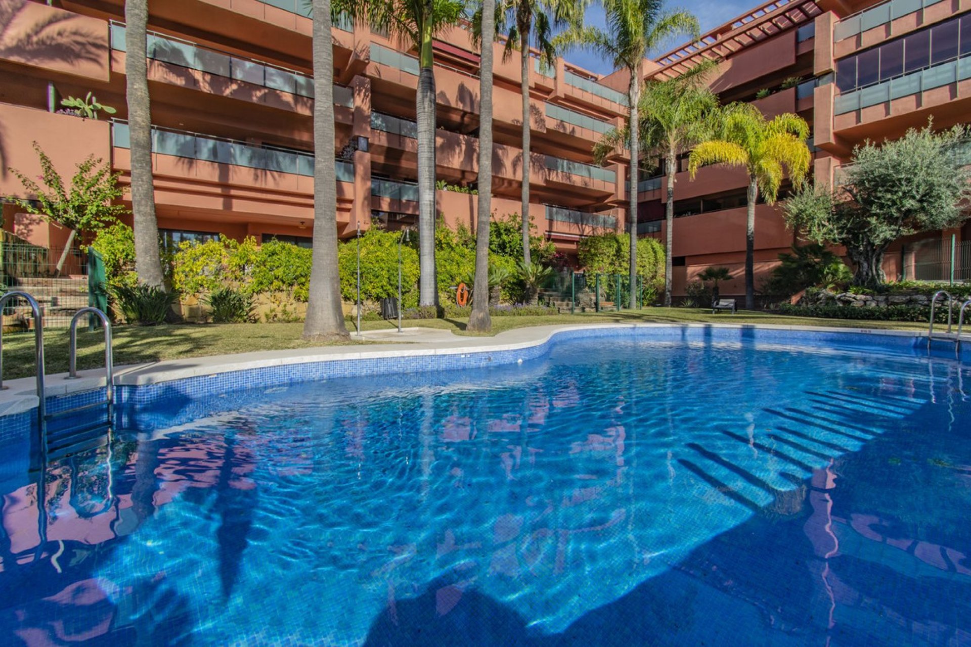 Resale - Apartment - Middle Floor Apartment - Estepona - New Golden Mile