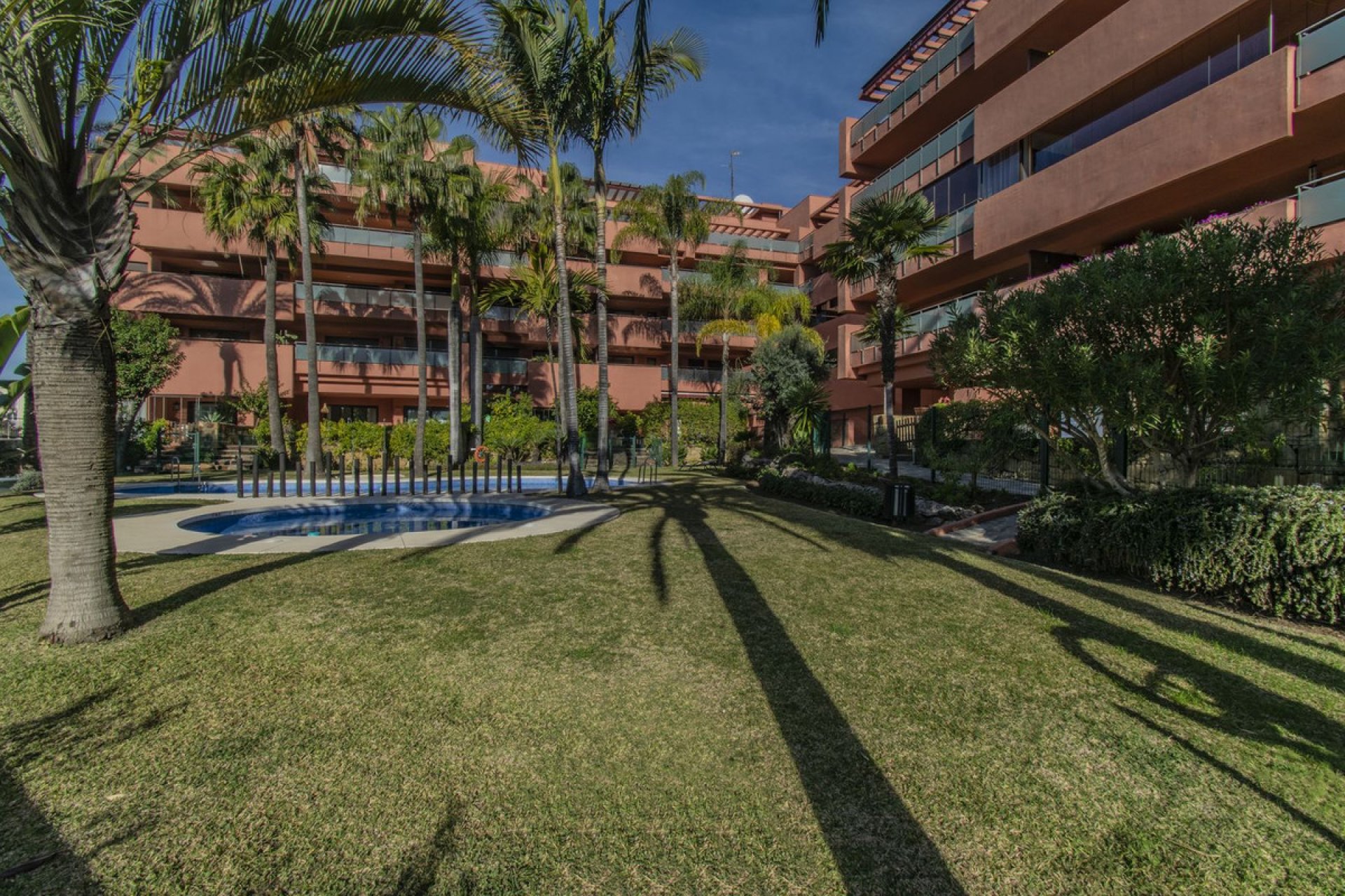 Resale - Apartment - Middle Floor Apartment - Estepona - New Golden Mile