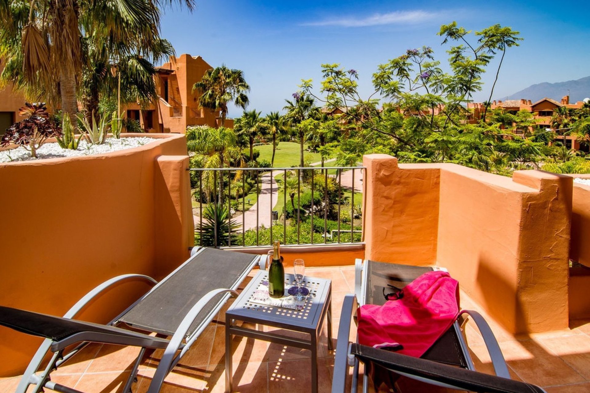 Resale - Apartment - Middle Floor Apartment - Estepona - New Golden Mile