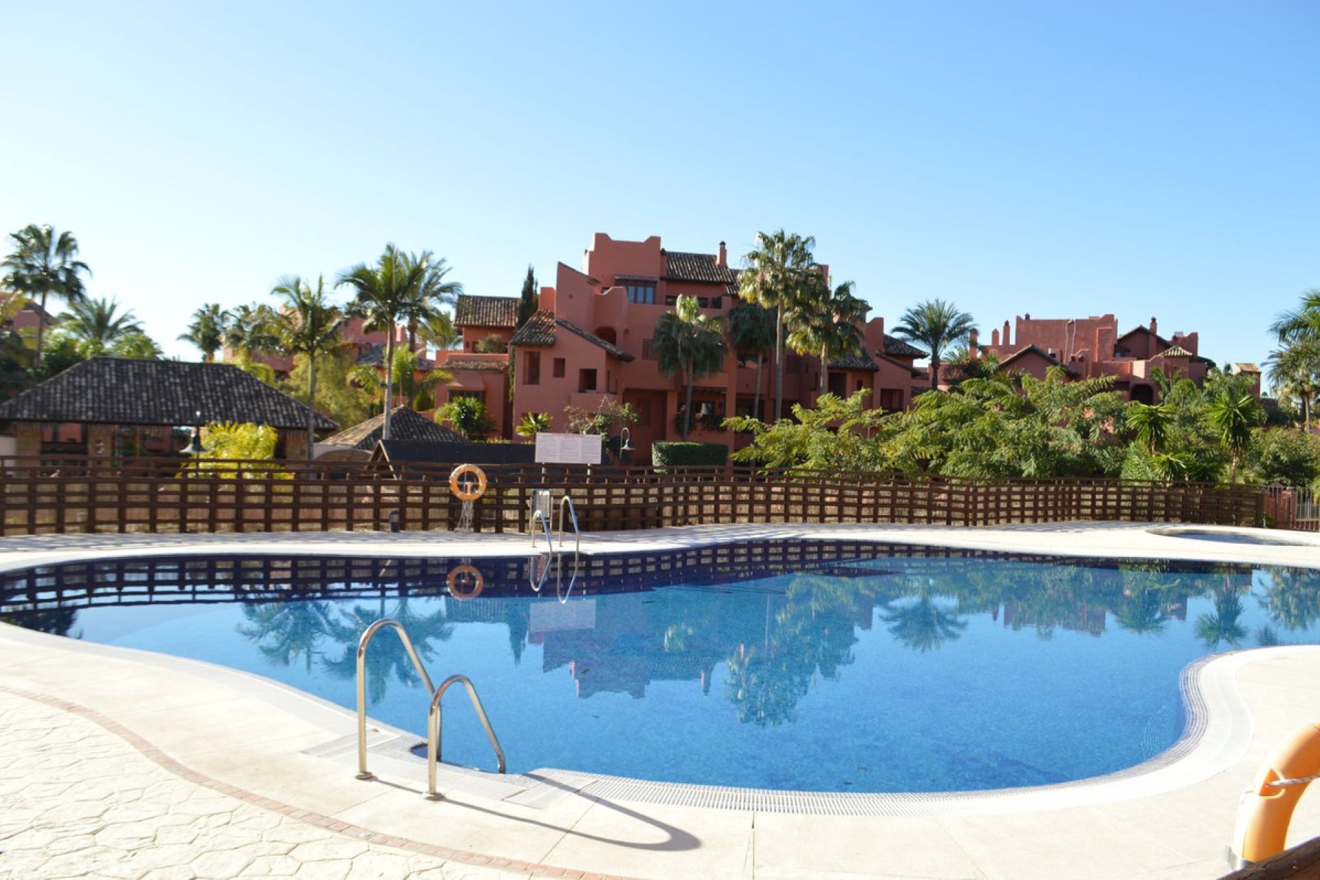 Resale - Apartment - Middle Floor Apartment - Estepona - New Golden Mile