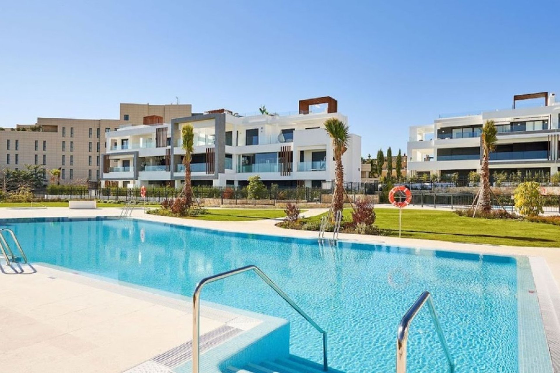 Resale - Apartment - Middle Floor Apartment - Estepona - New Golden Mile