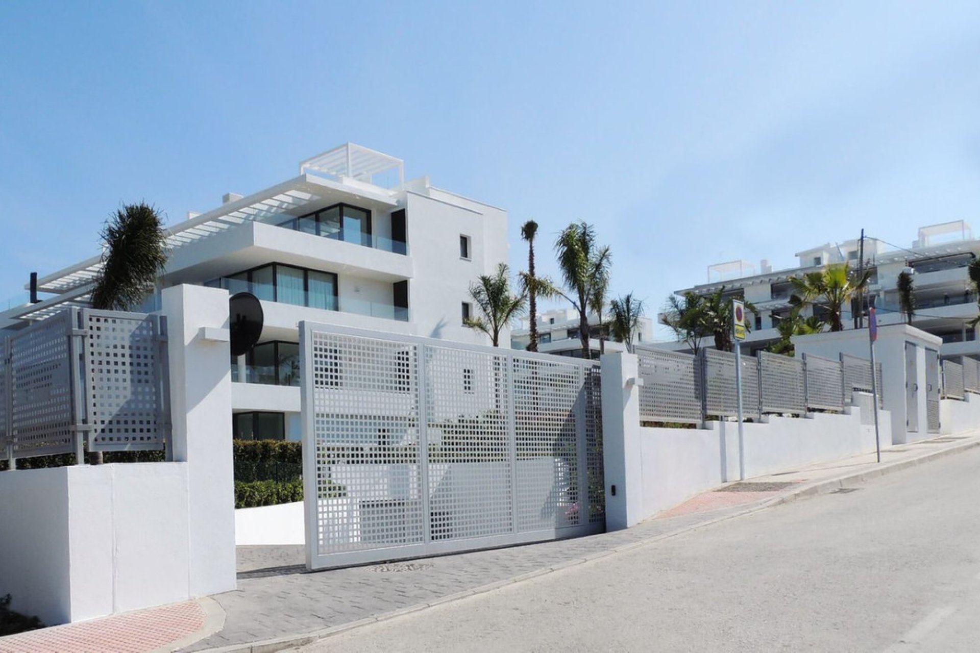 Resale - Apartment - Middle Floor Apartment - Estepona - New Golden Mile