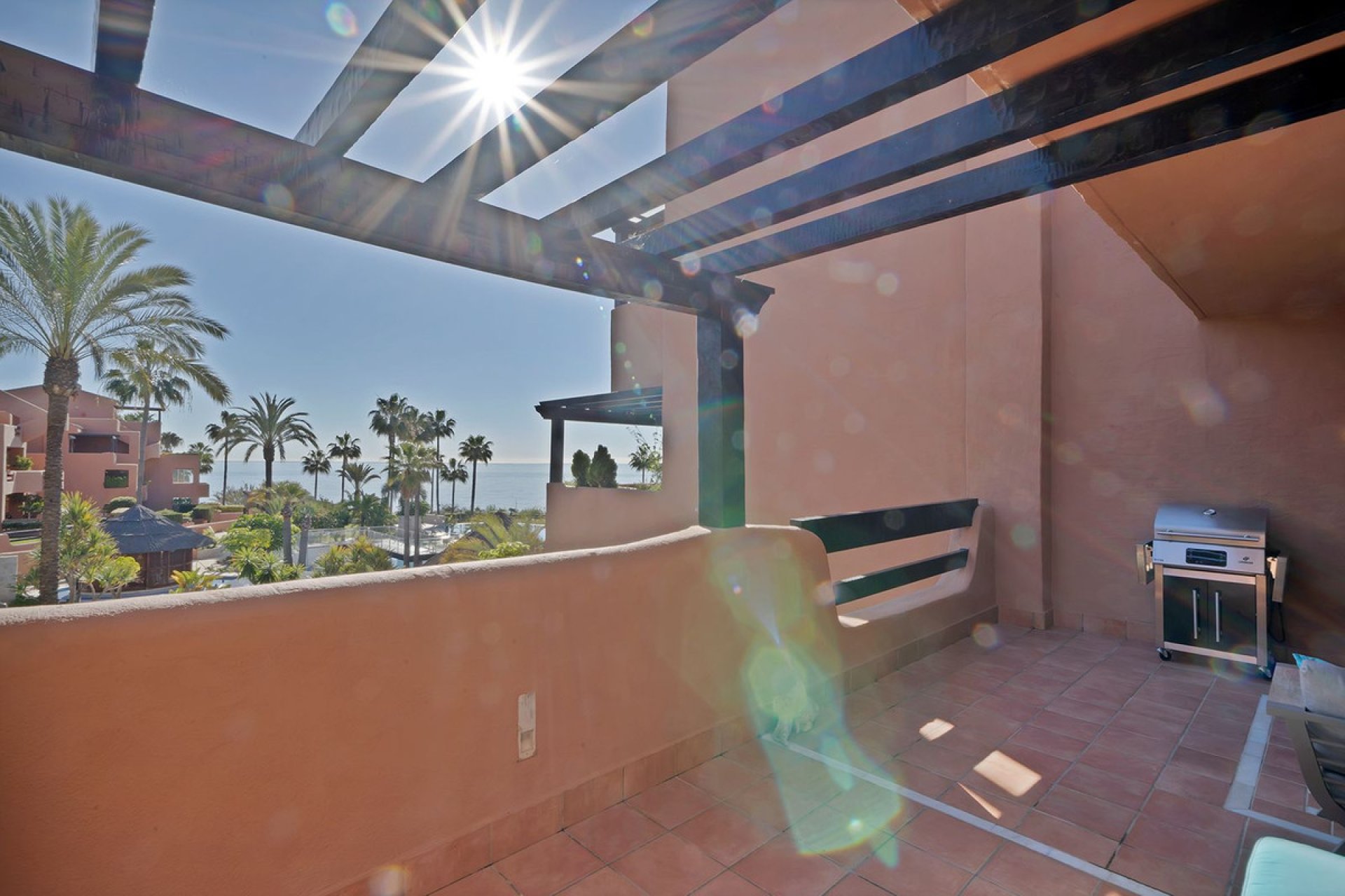 Resale - Apartment - Middle Floor Apartment - Estepona - New Golden Mile