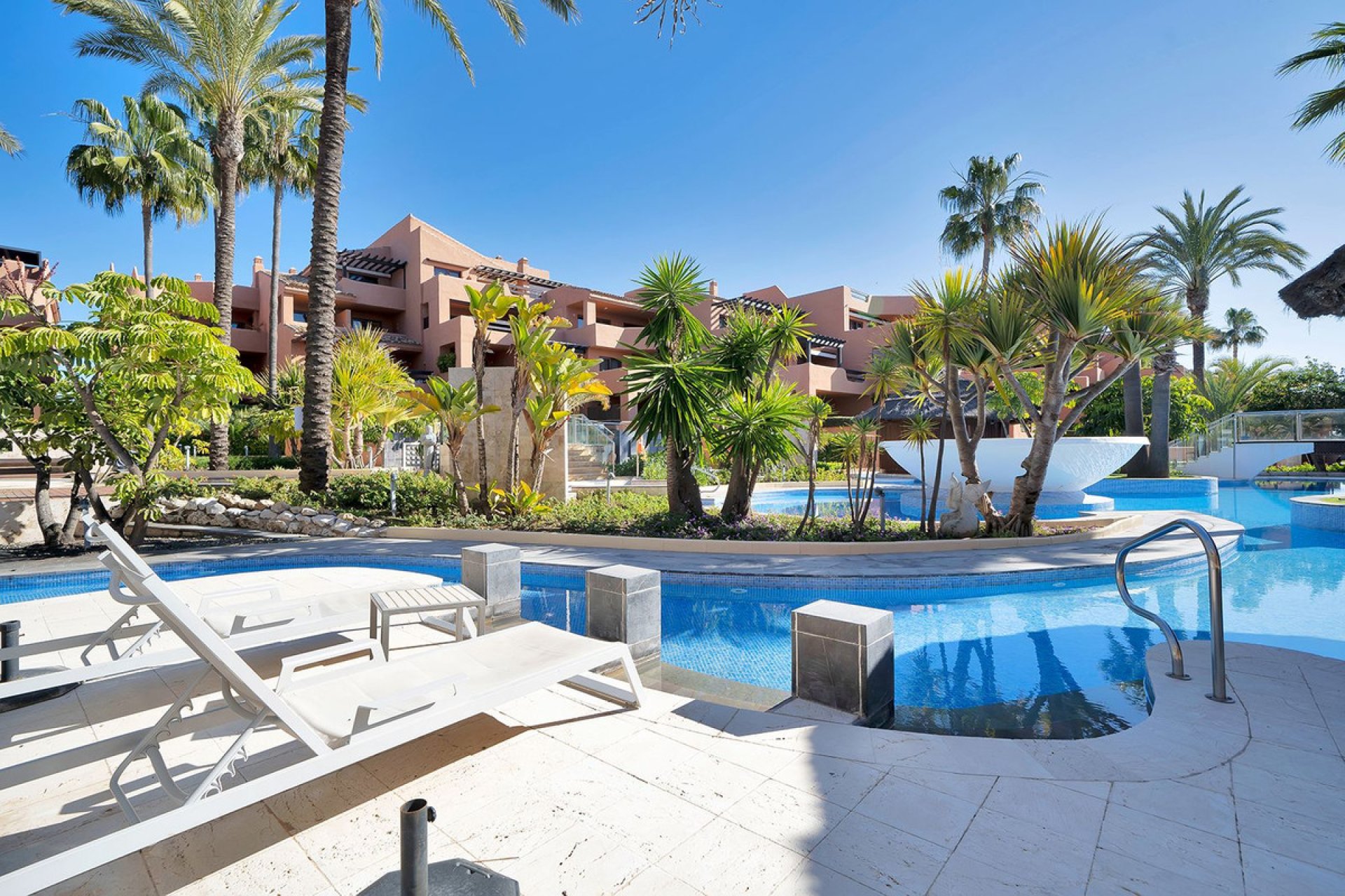 Resale - Apartment - Middle Floor Apartment - Estepona - New Golden Mile