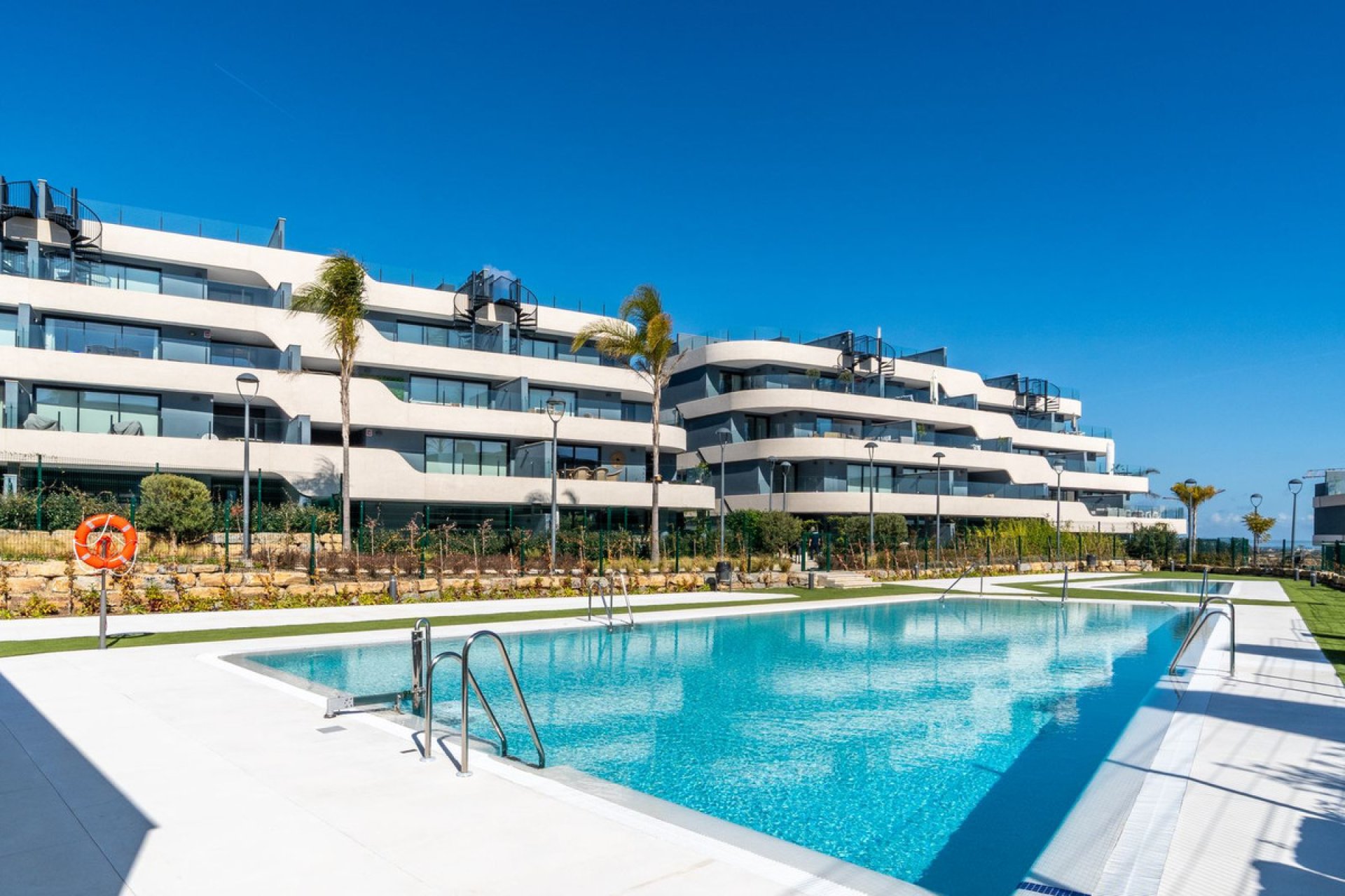 Resale - Apartment - Middle Floor Apartment - Estepona - New Golden Mile