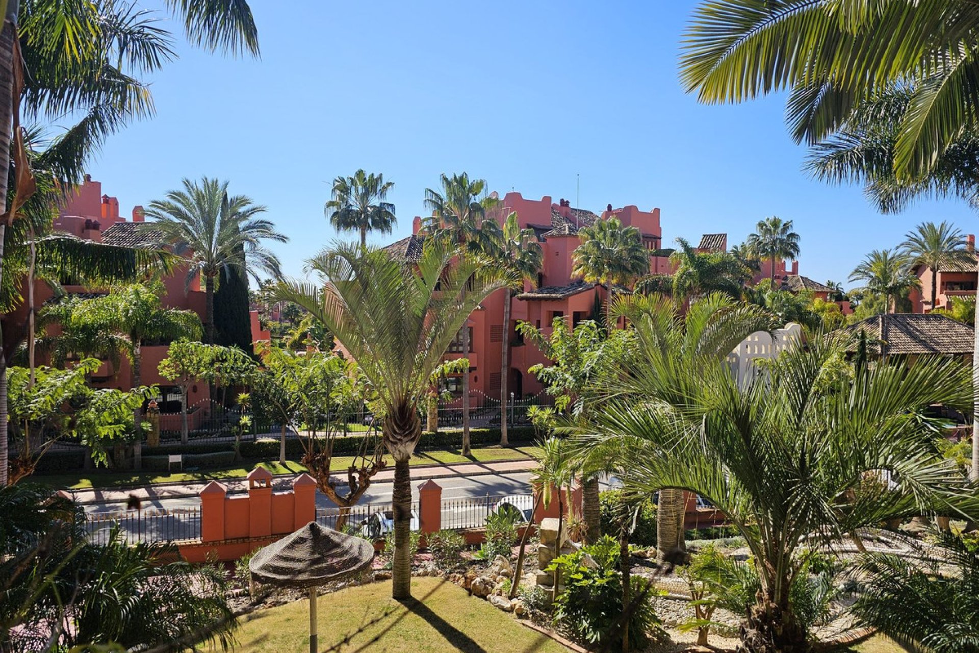 Resale - Apartment - Middle Floor Apartment - Estepona - New Golden Mile