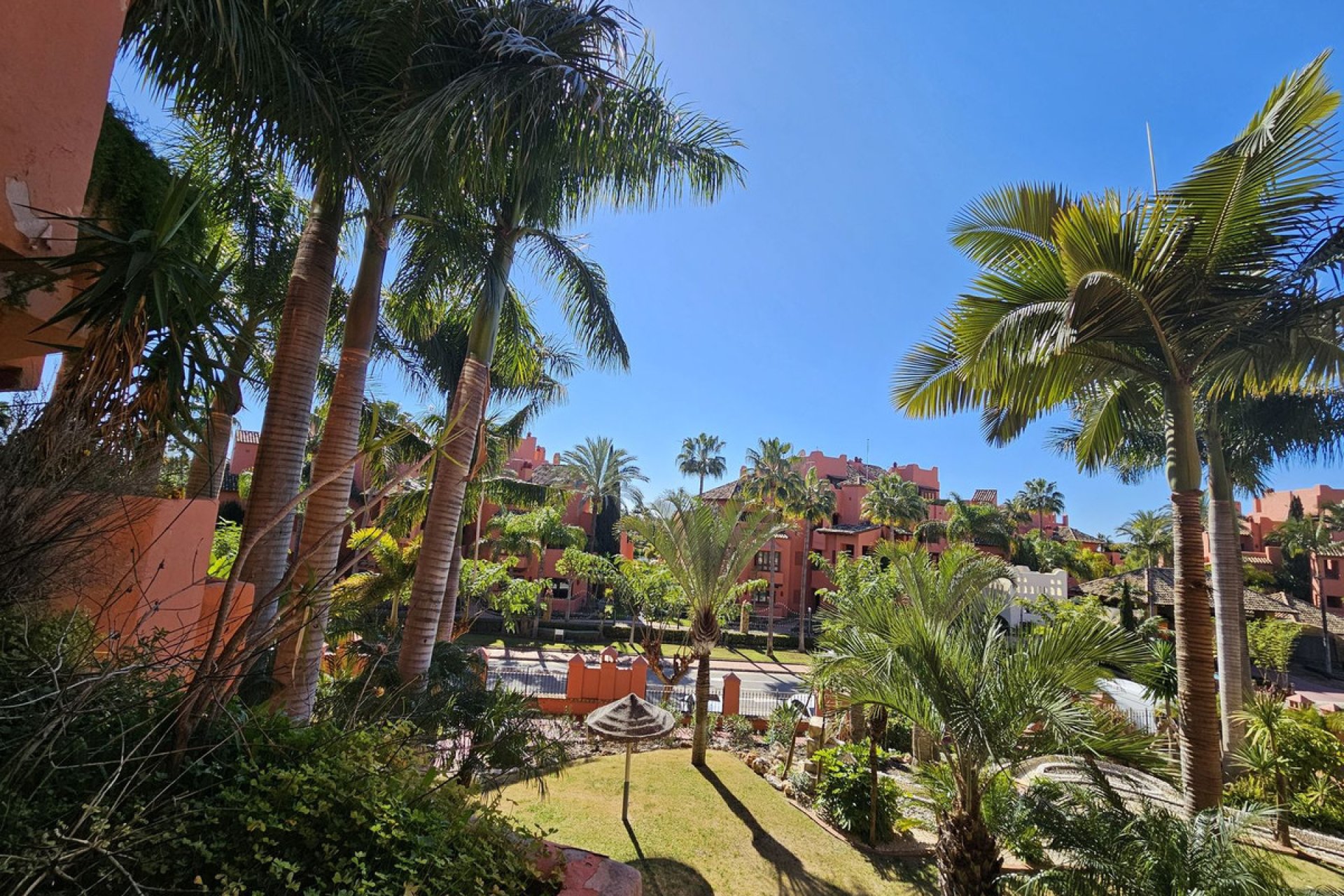 Resale - Apartment - Middle Floor Apartment - Estepona - New Golden Mile