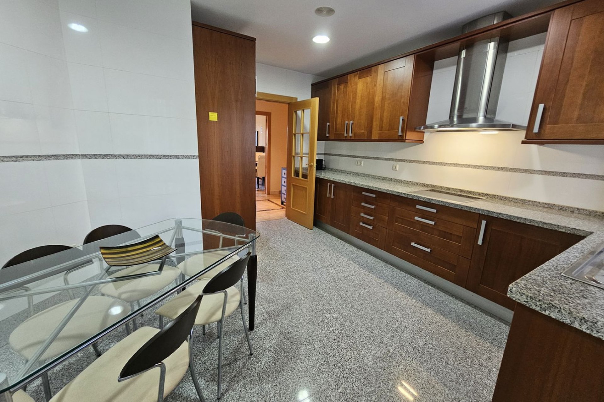 Resale - Apartment - Middle Floor Apartment - Estepona - New Golden Mile