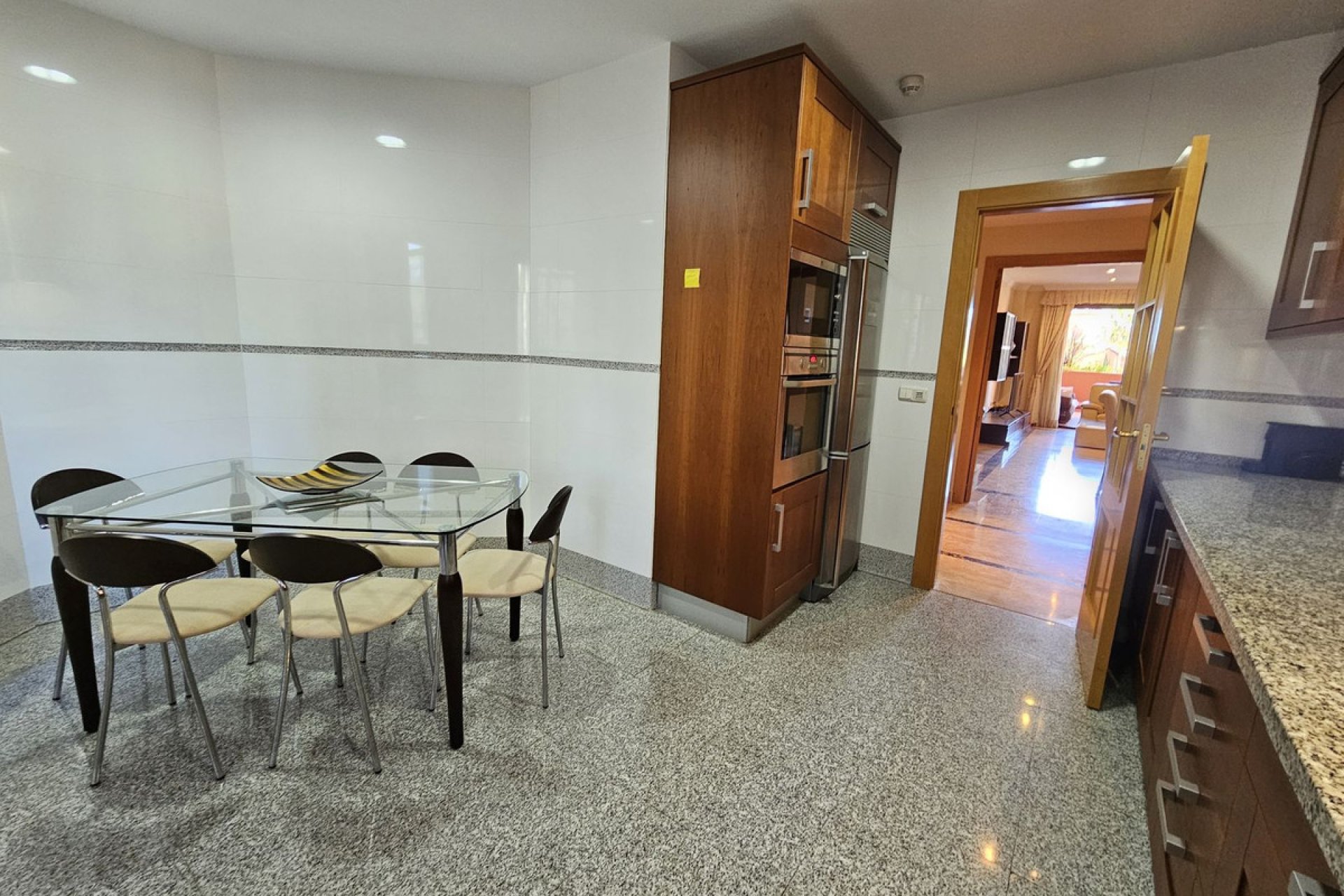 Resale - Apartment - Middle Floor Apartment - Estepona - New Golden Mile