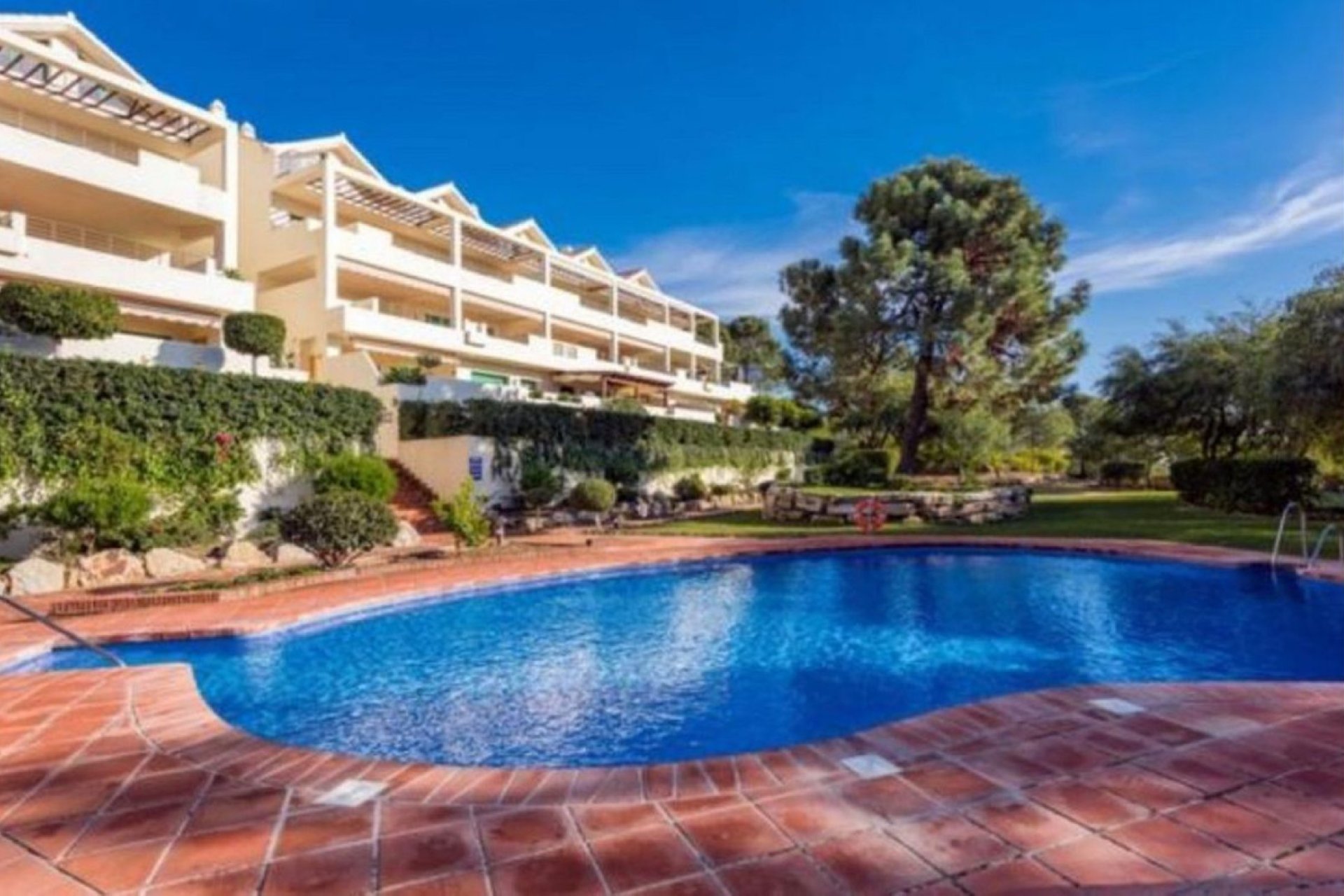 Resale - Apartment - Middle Floor Apartment - Estepona - Selwo