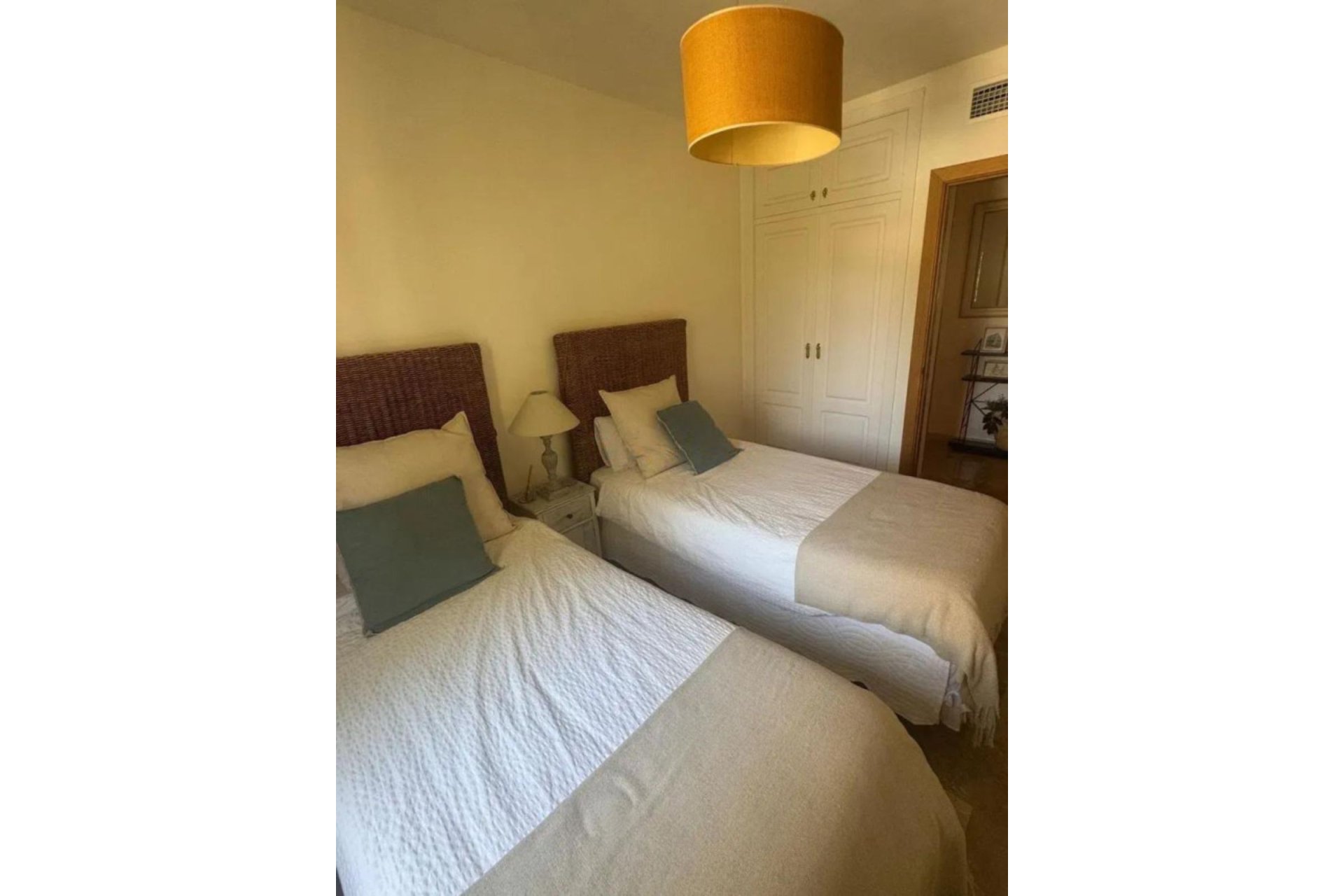 Resale - Apartment - Middle Floor Apartment - Estepona - Selwo