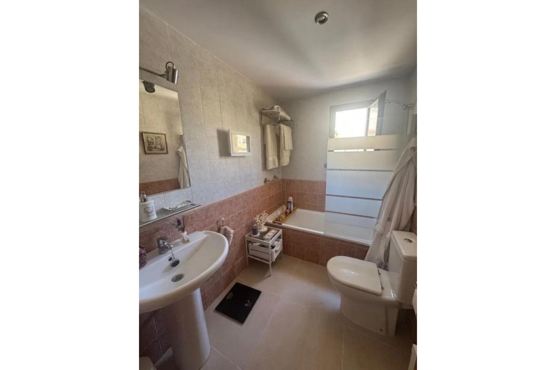 Resale - Apartment - Middle Floor Apartment - Estepona - Selwo