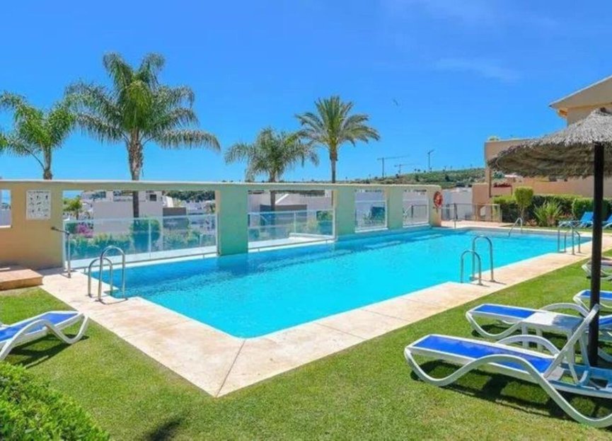 Resale - Apartment - Middle Floor Apartment - Estepona - Selwo