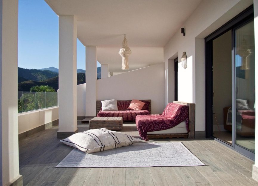 Resale - Apartment - Middle Floor Apartment - Estepona - Selwo