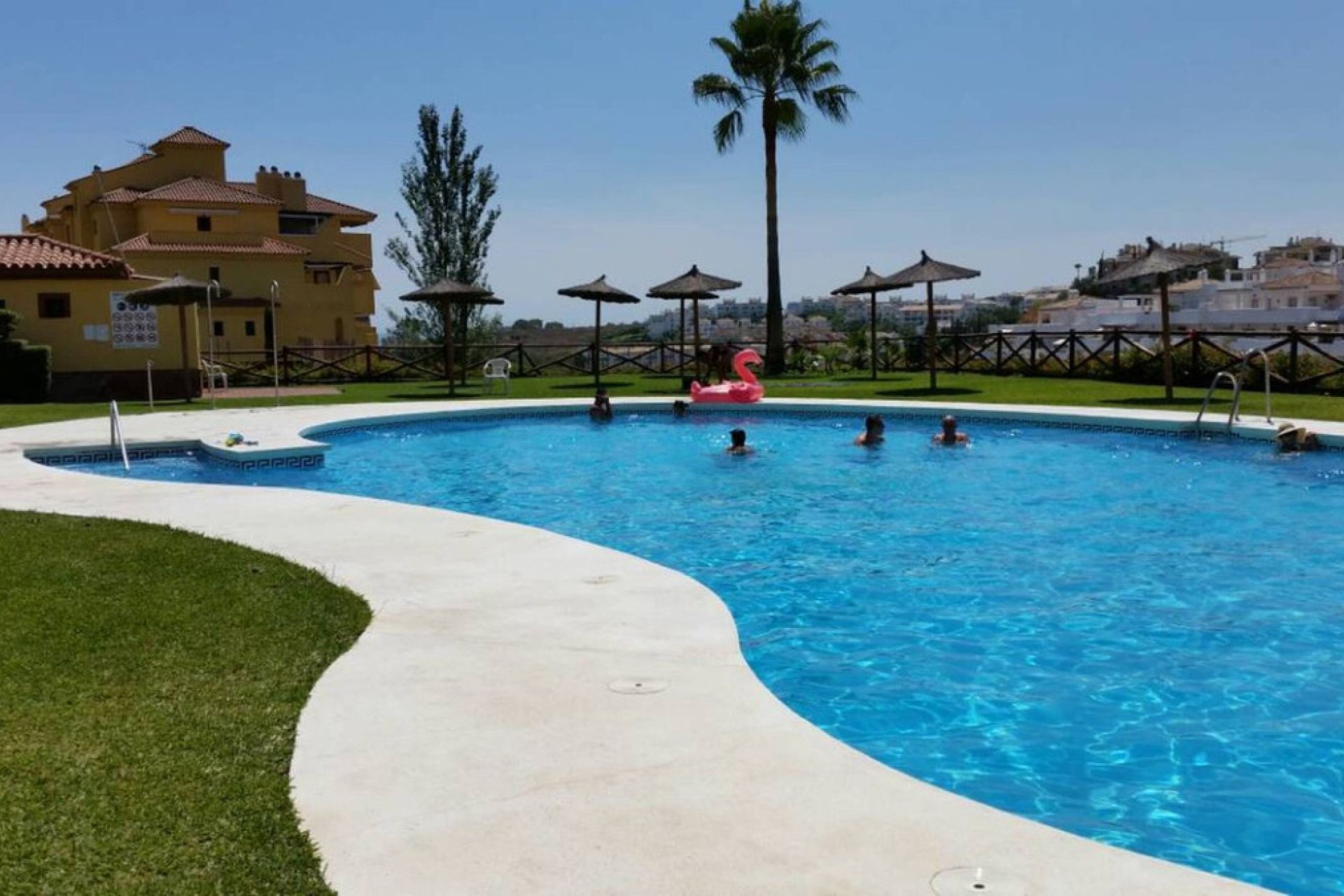 Resale - Apartment - Middle Floor Apartment - Estepona - Selwo