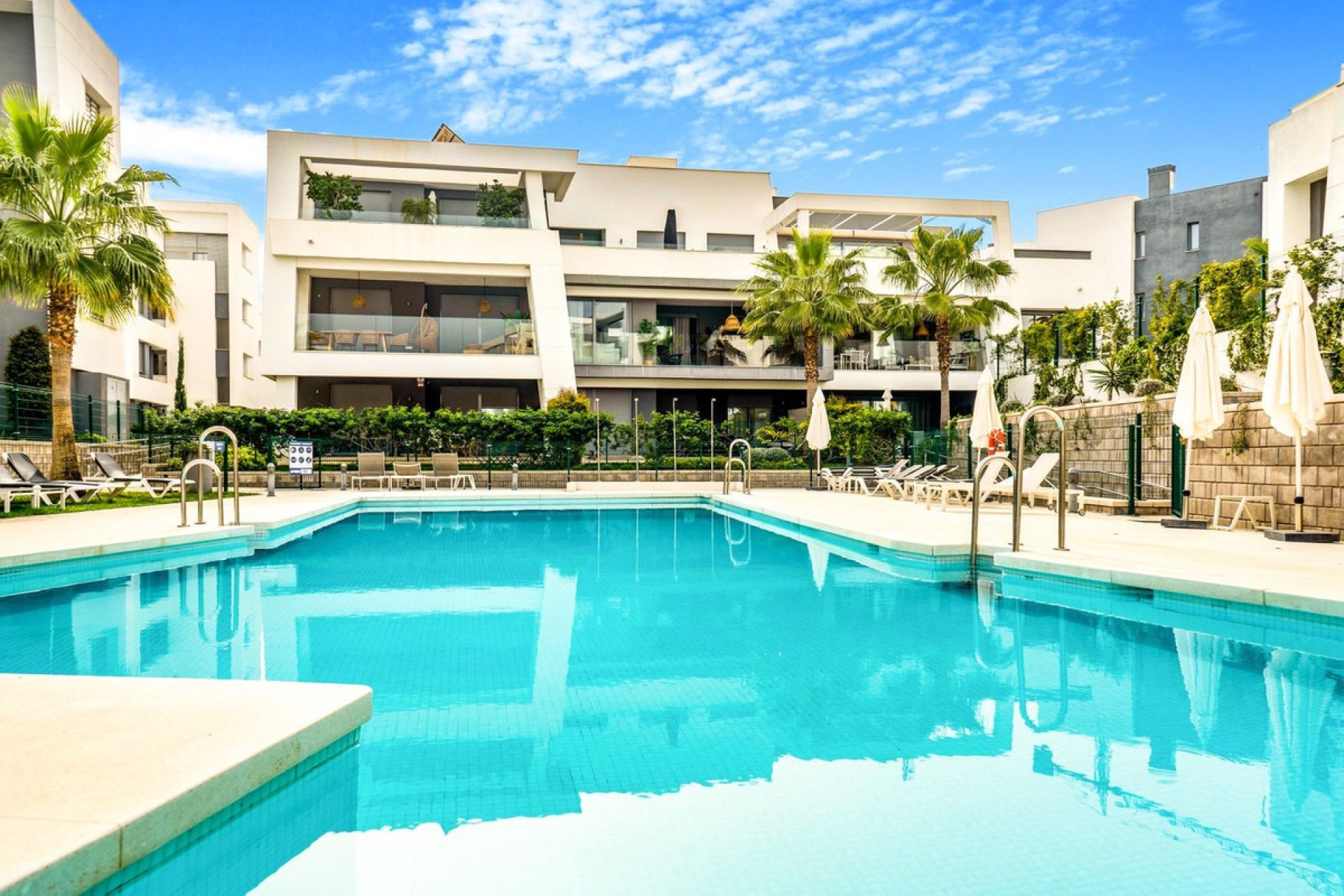 Resale - Apartment - Middle Floor Apartment - Estepona - Selwo