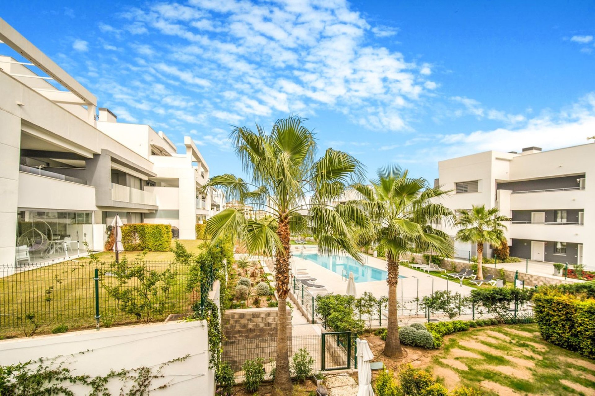 Resale - Apartment - Middle Floor Apartment - Estepona - Selwo