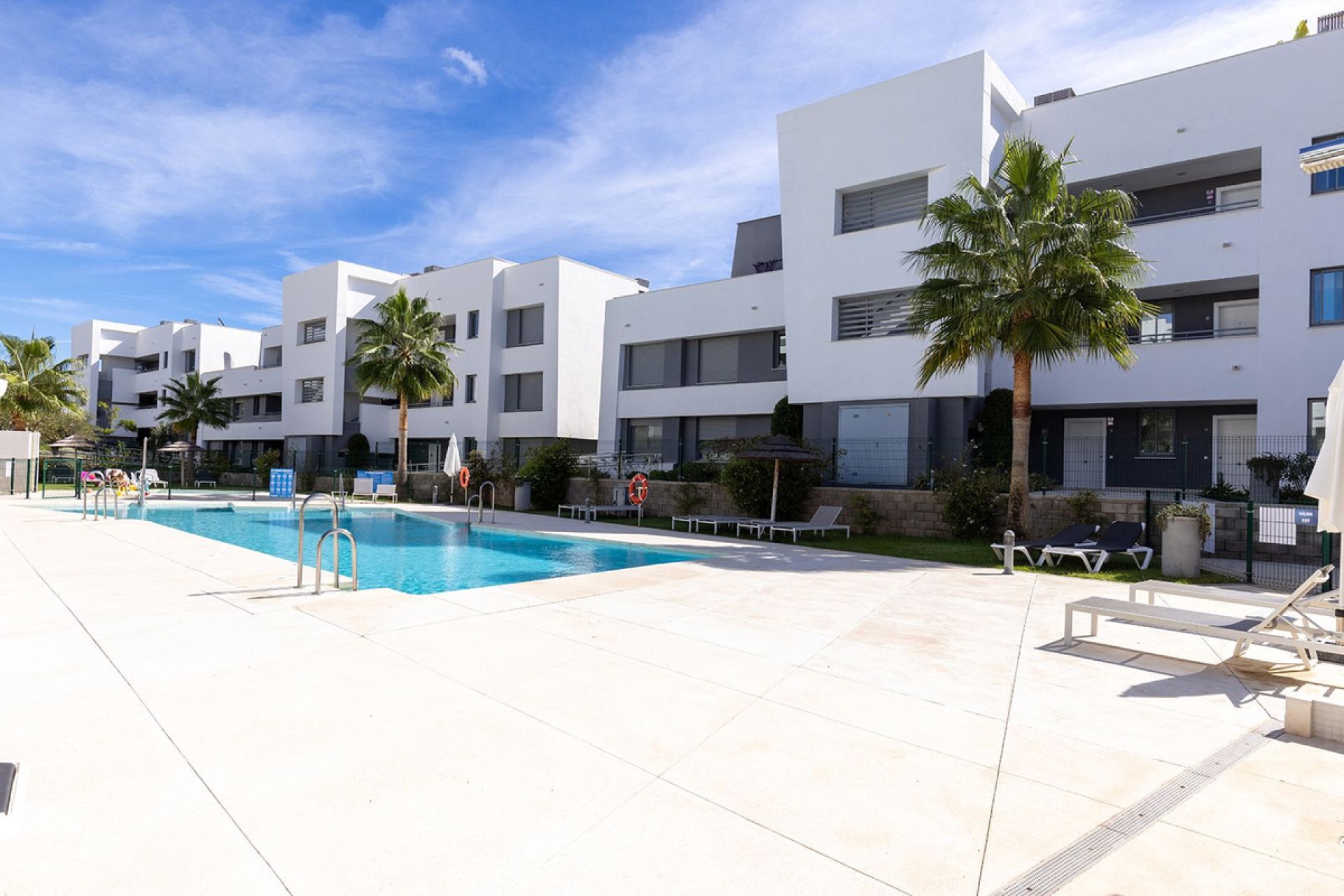 Resale - Apartment - Middle Floor Apartment - Estepona - Selwo