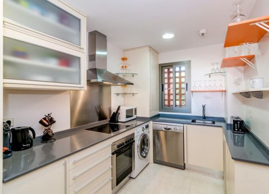 Resale - Apartment - Middle Floor Apartment - Estepona - Selwo