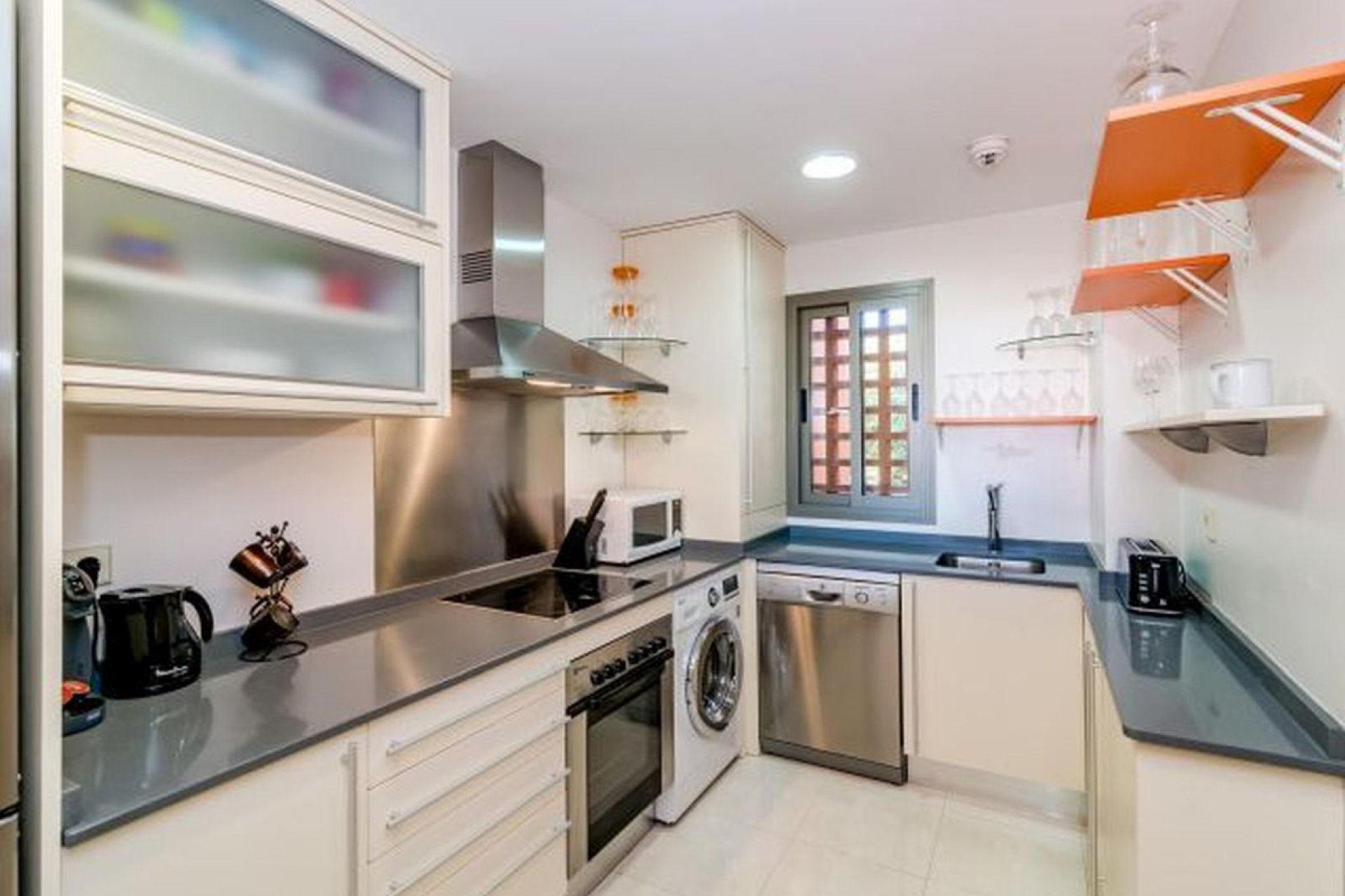 Resale - Apartment - Middle Floor Apartment - Estepona - Selwo