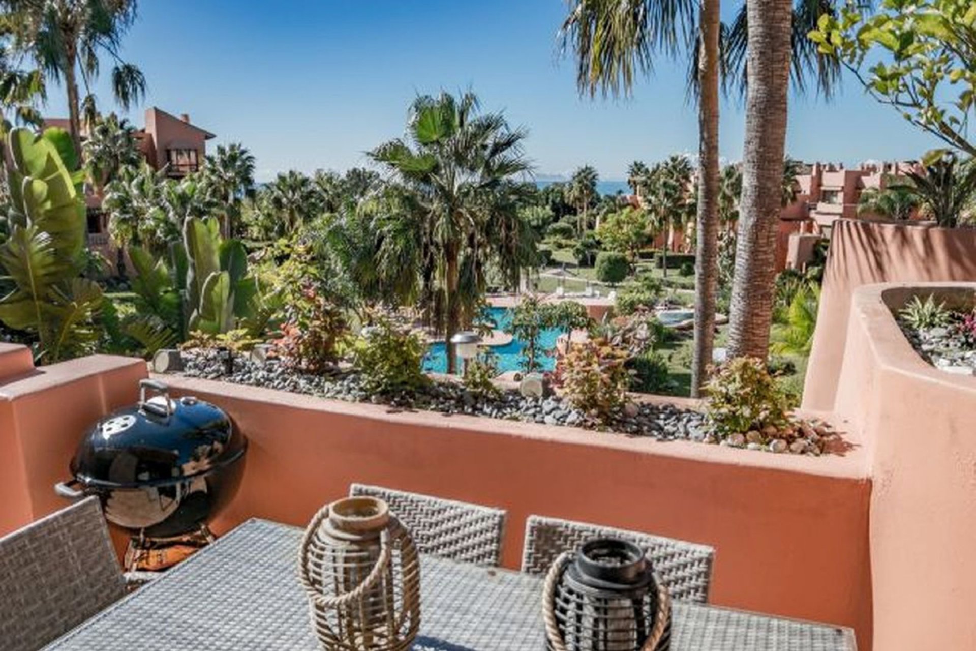 Resale - Apartment - Middle Floor Apartment - Estepona - Selwo