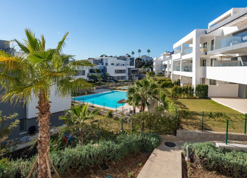 Resale - Apartment - Middle Floor Apartment - Estepona - Selwo