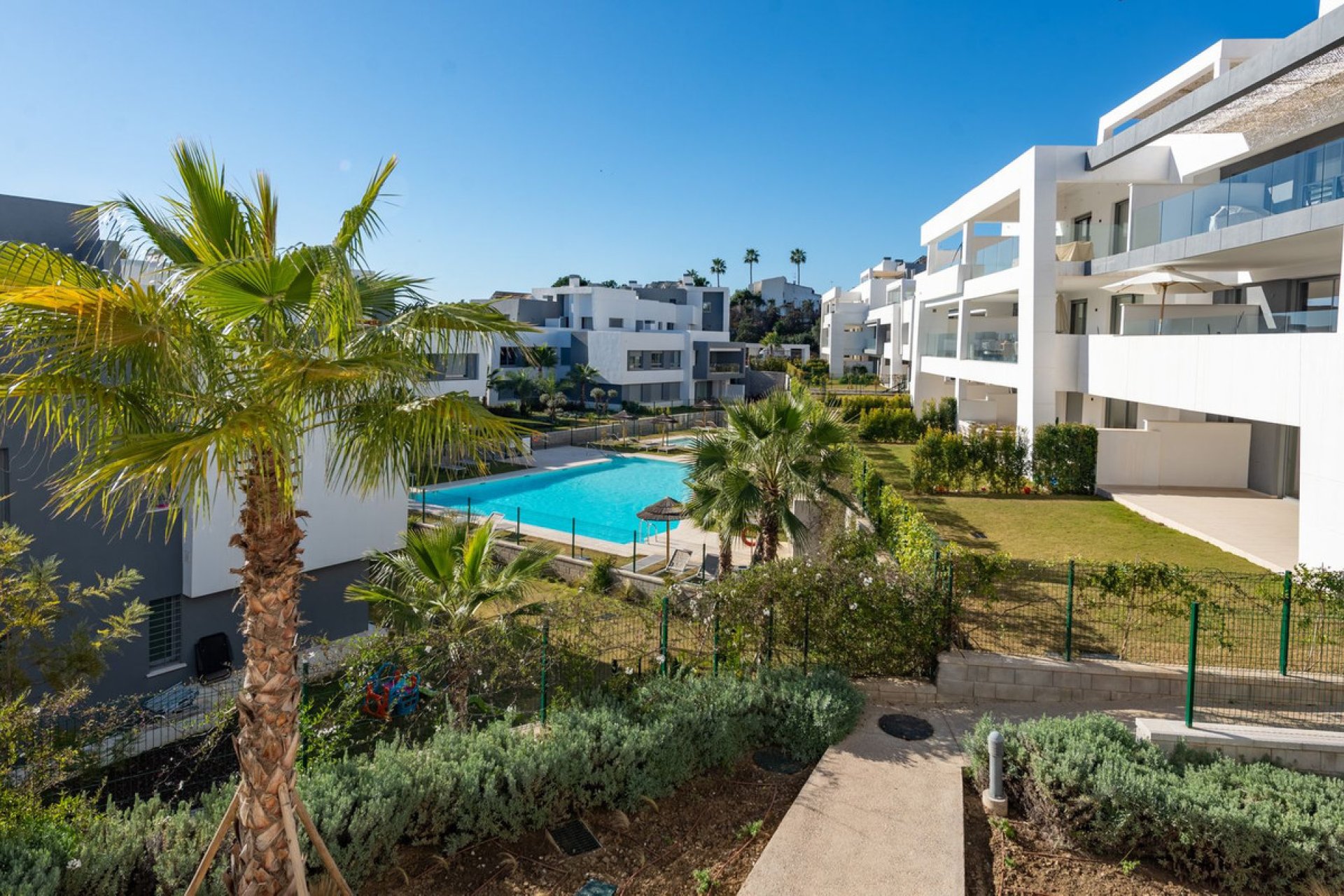 Resale - Apartment - Middle Floor Apartment - Estepona - Selwo